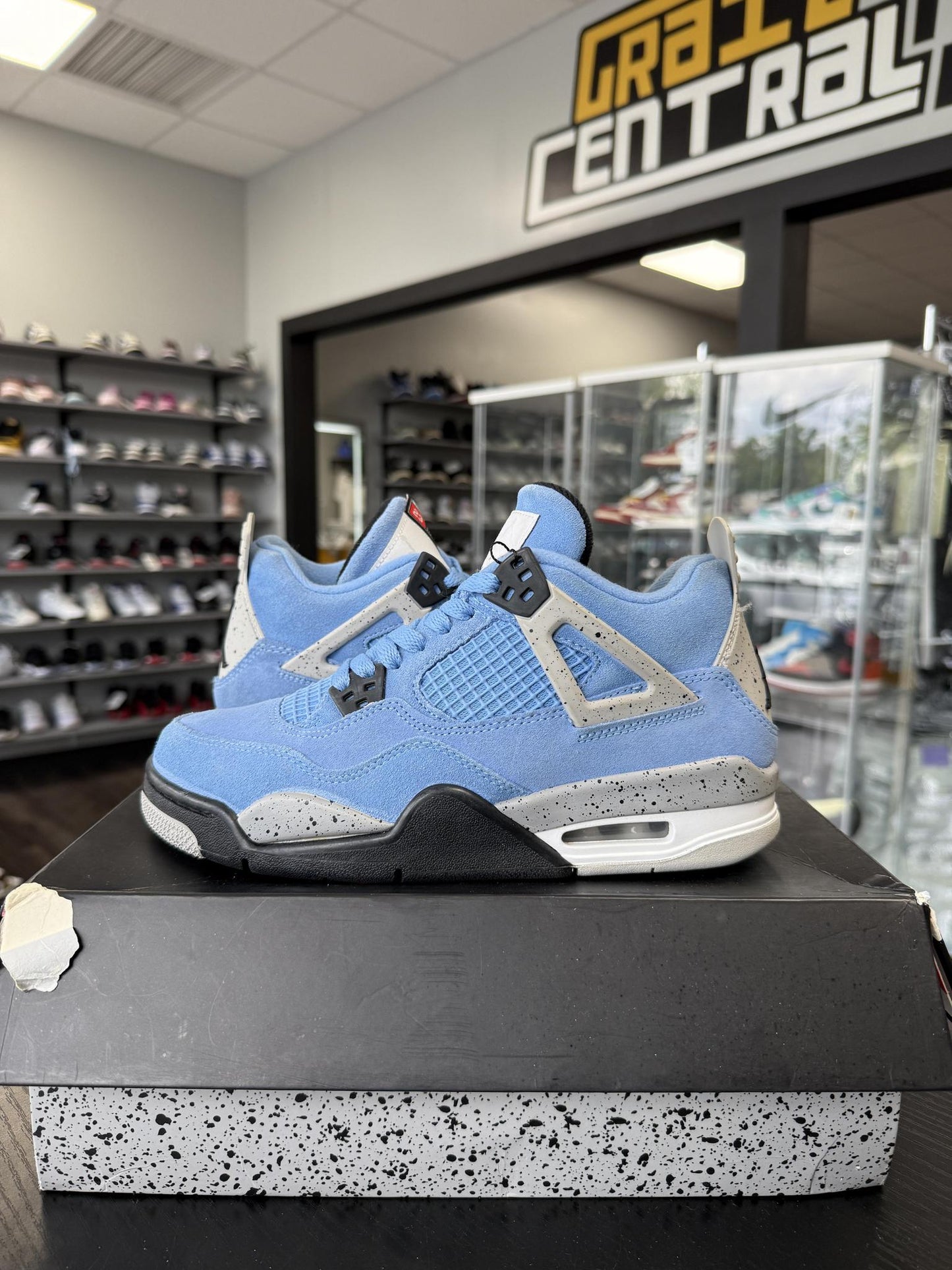 Jordan 4 "University Blue" Used Size 6Y/7.5W
