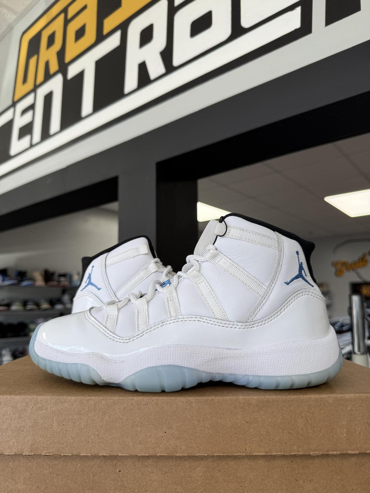 Jordan 11 "Legend Blue" Used Size 5Y/6.5W