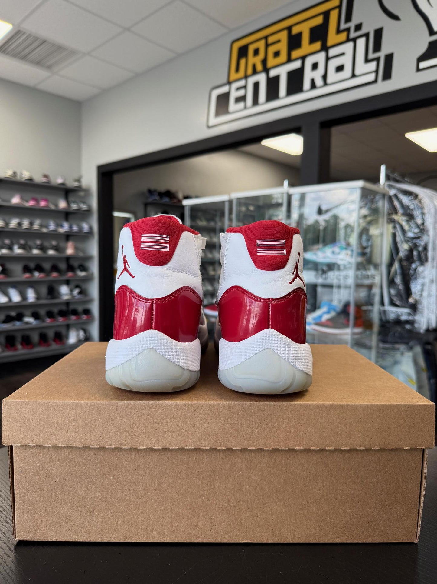 Jordan 11 Cherry Used Size 8.5