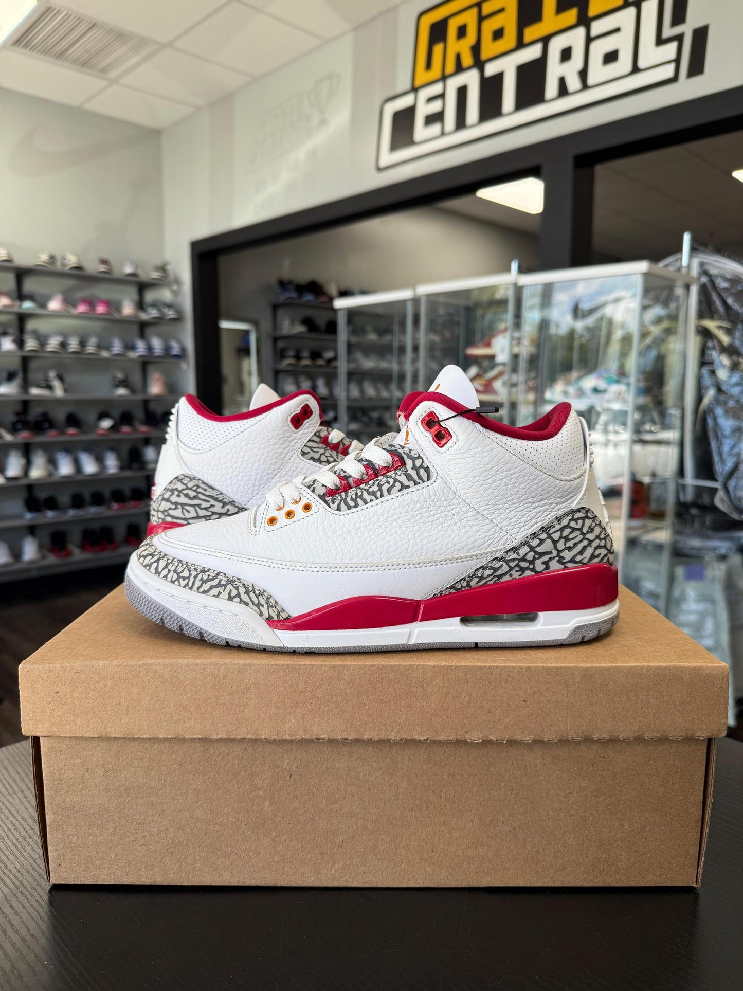 Jordan 3 "Cardinal" Used Size 8.5