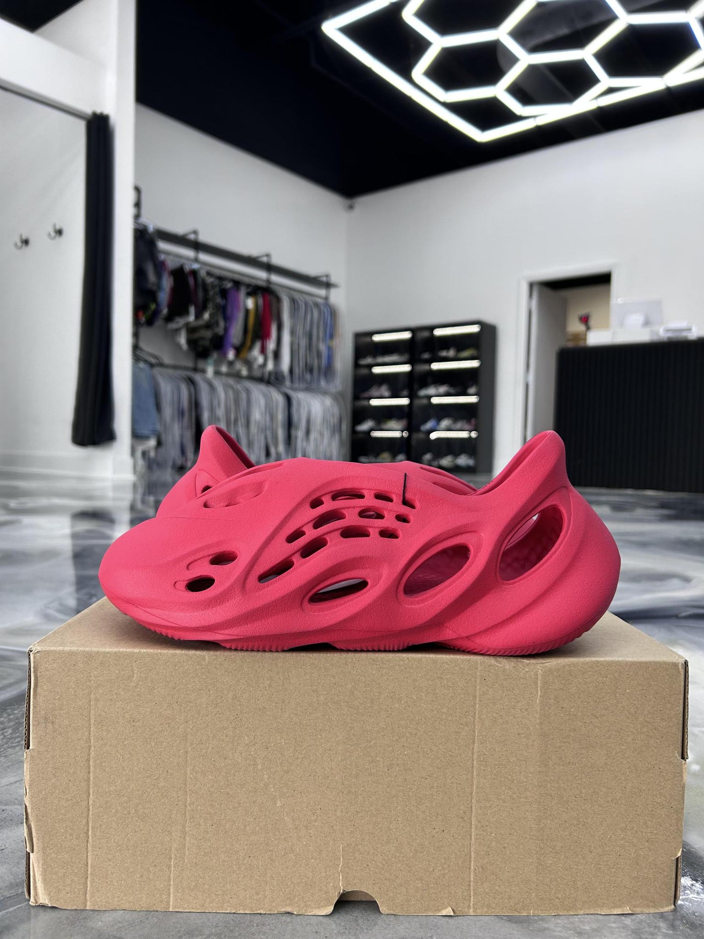 Yeezy Foam RNNR "Vermillion" Used Size 10