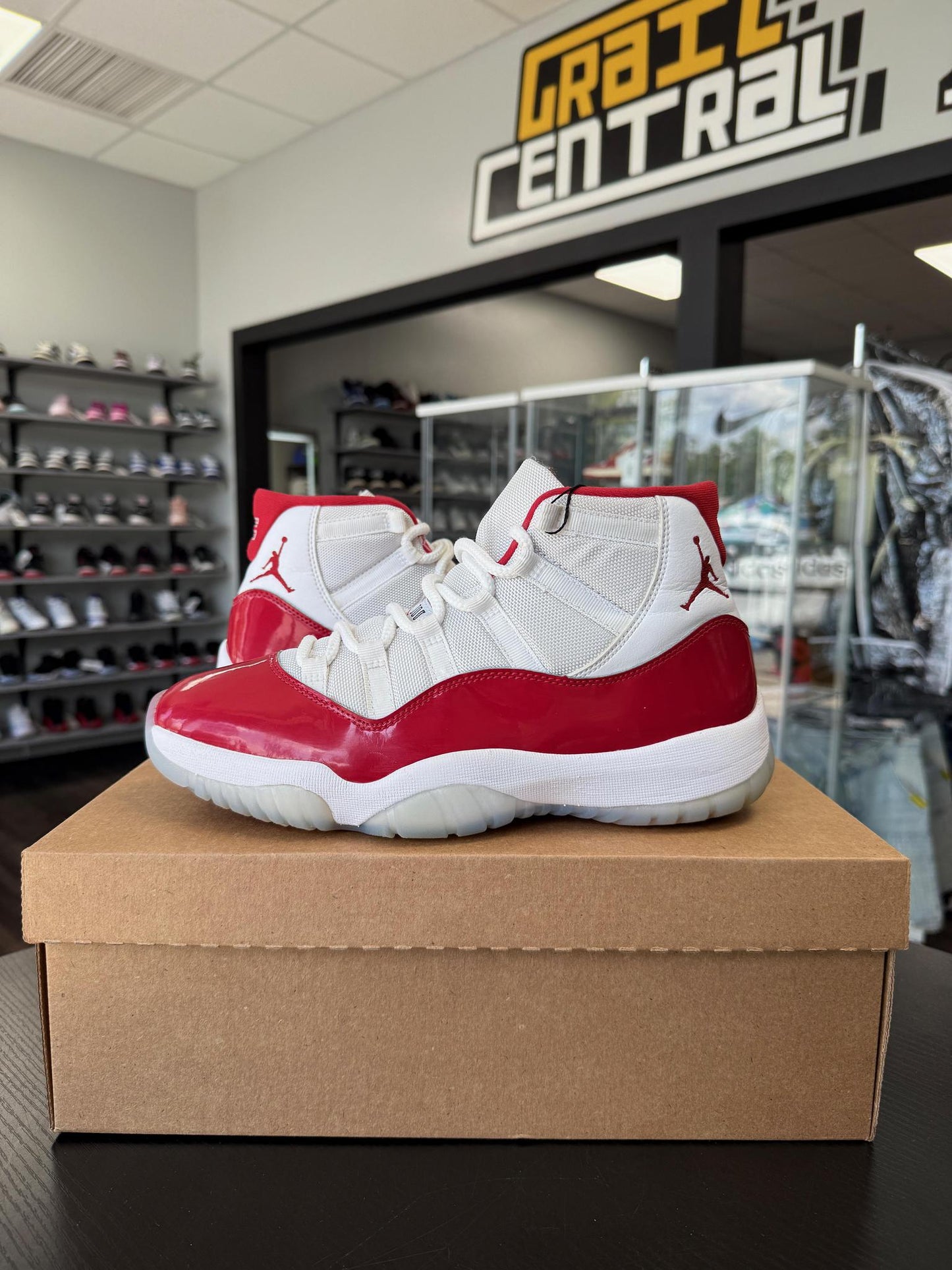 Jordan 11 Cherry Used Size 8.5