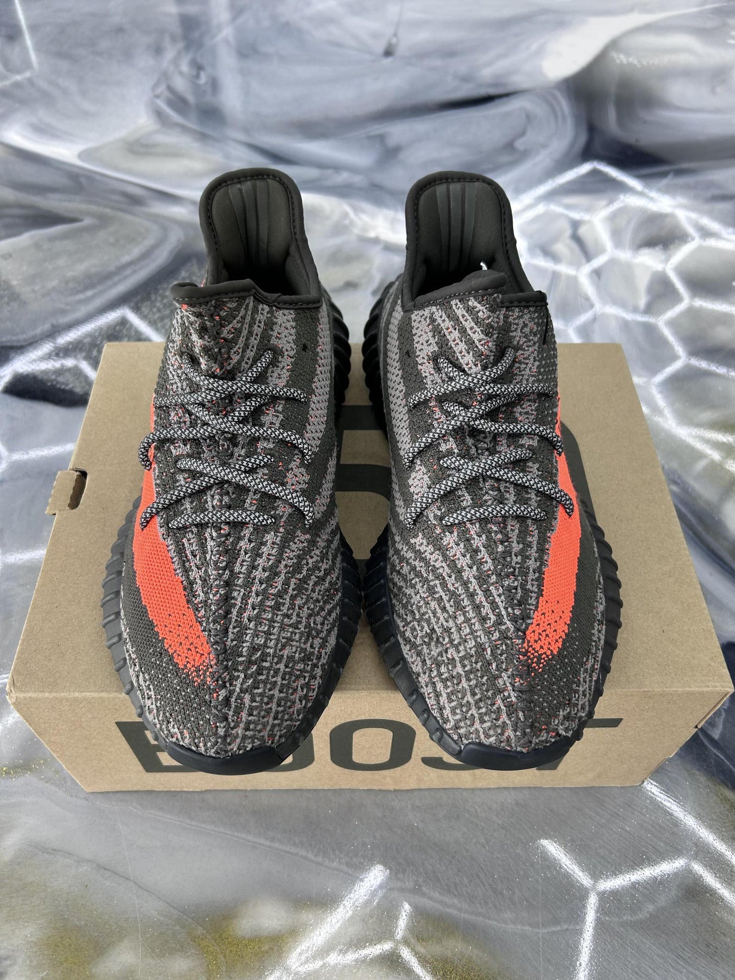 Yeezy 350 V2 "Carbon Beluga" Used Size 10.5