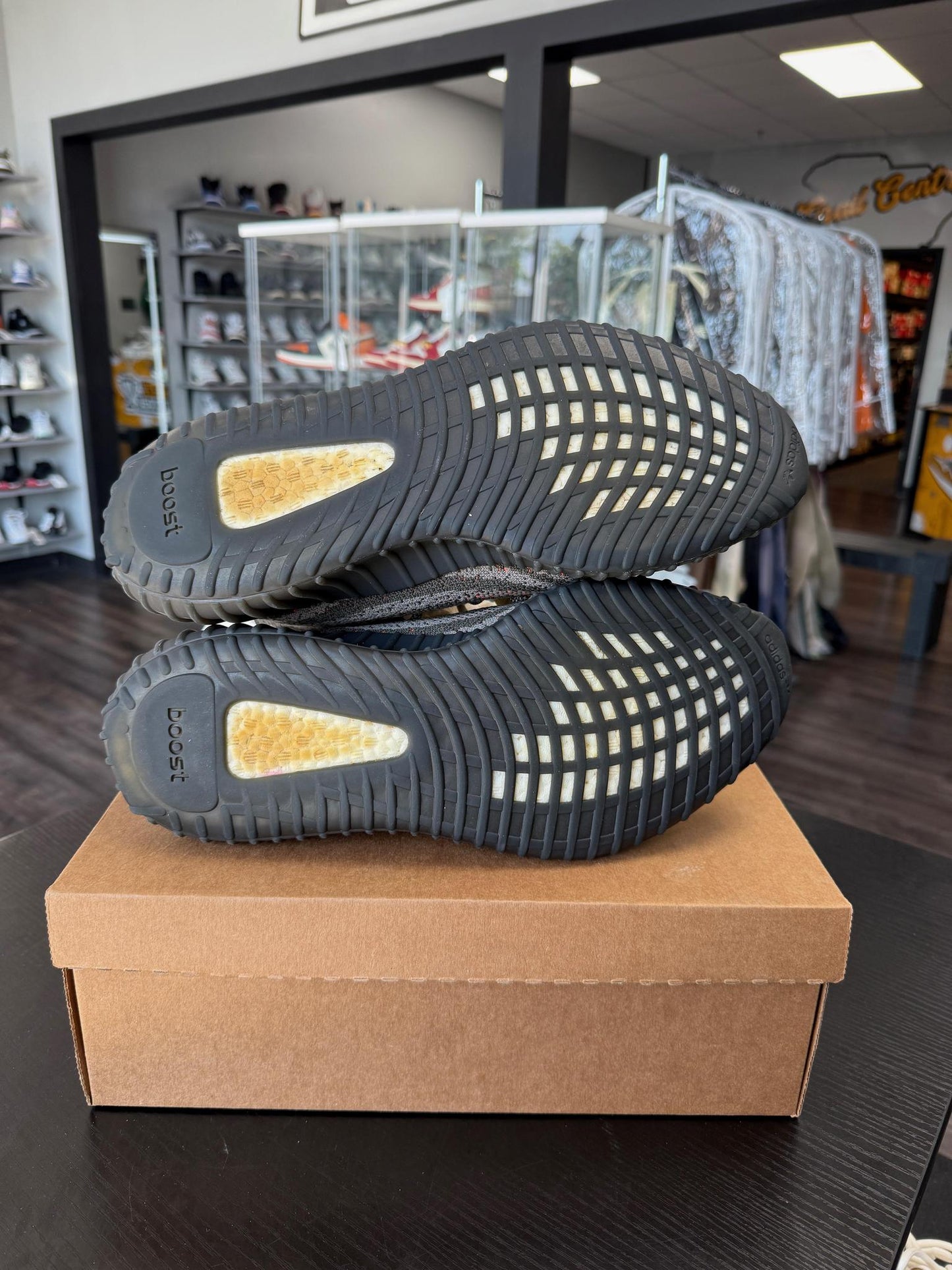 Yeezy 350 V2 "Carbon Beluga" Used Size 13