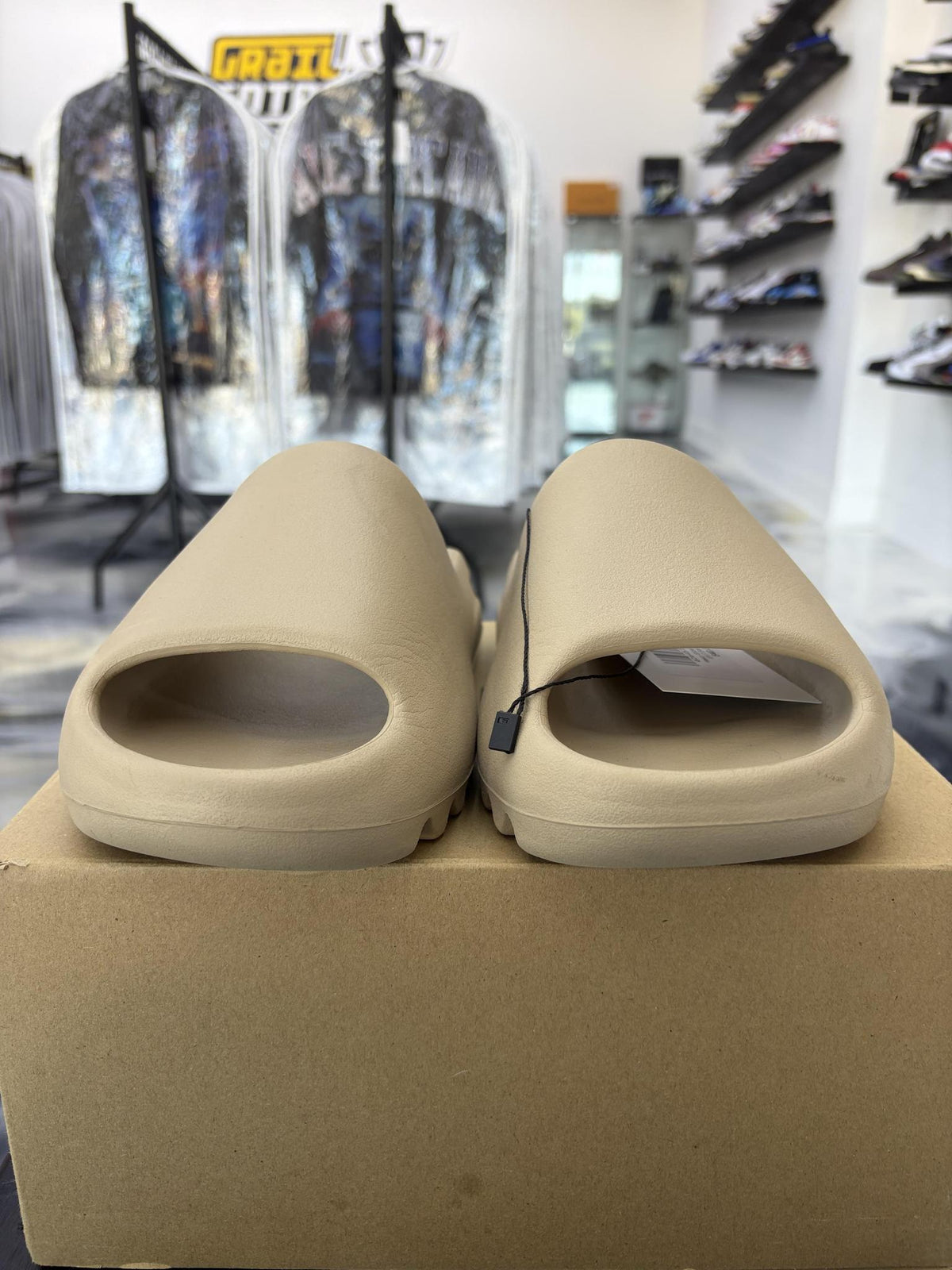 Yeezy Slide "Pure" Used Size 6Y/7.5W