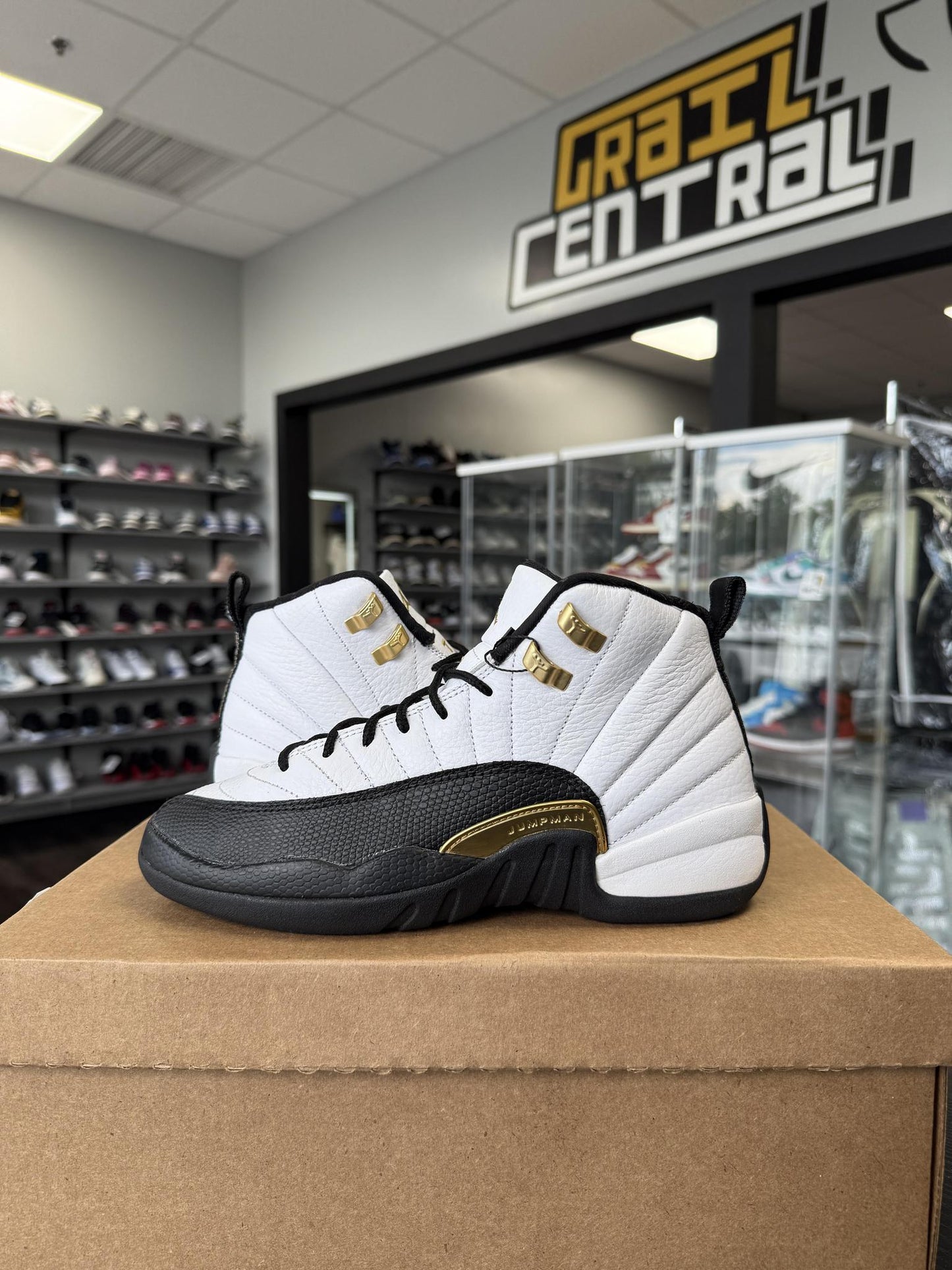 Jordan 12 "Royalty Taxi" Used Size 5Y/6.5W