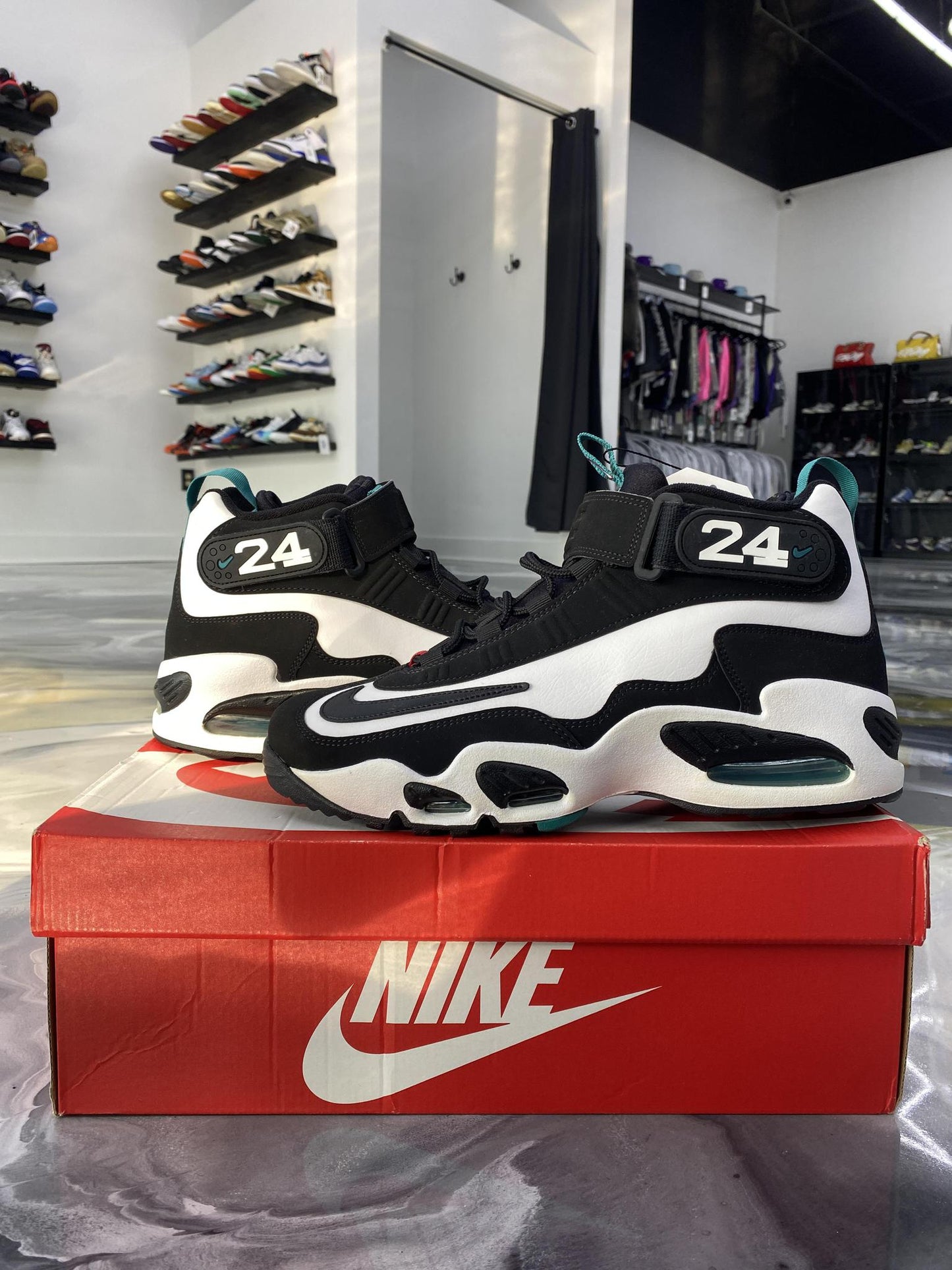 Ken Griffey Max 1 "Freshwater" Used Size 10