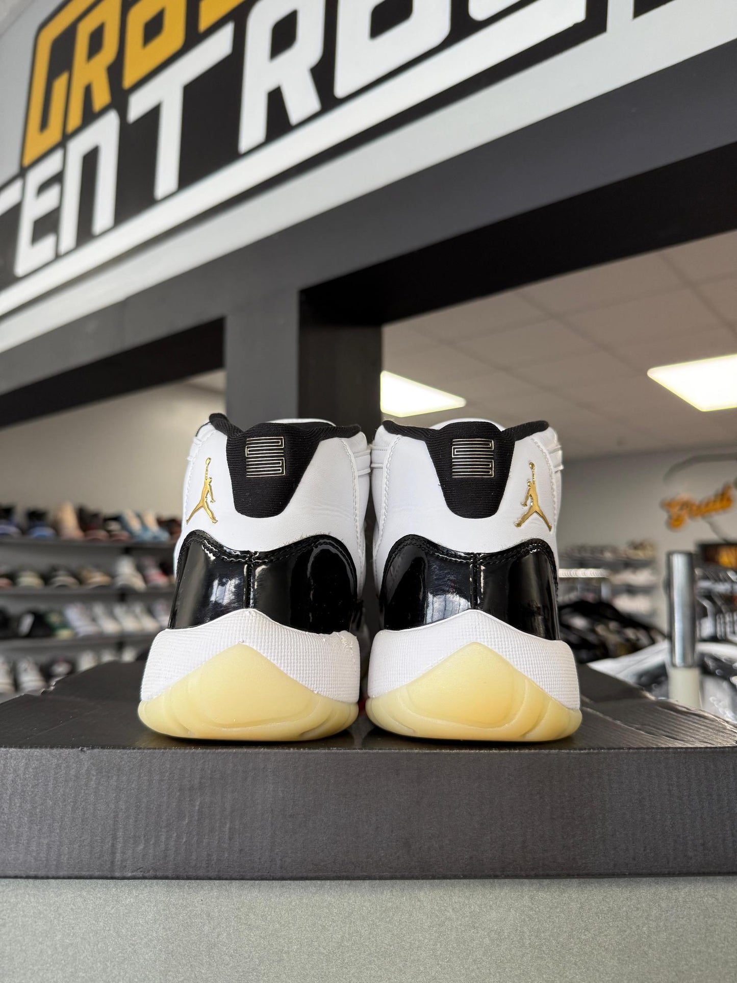 Jordan 11 "Gratitude" Used Size 7Y/8.5W