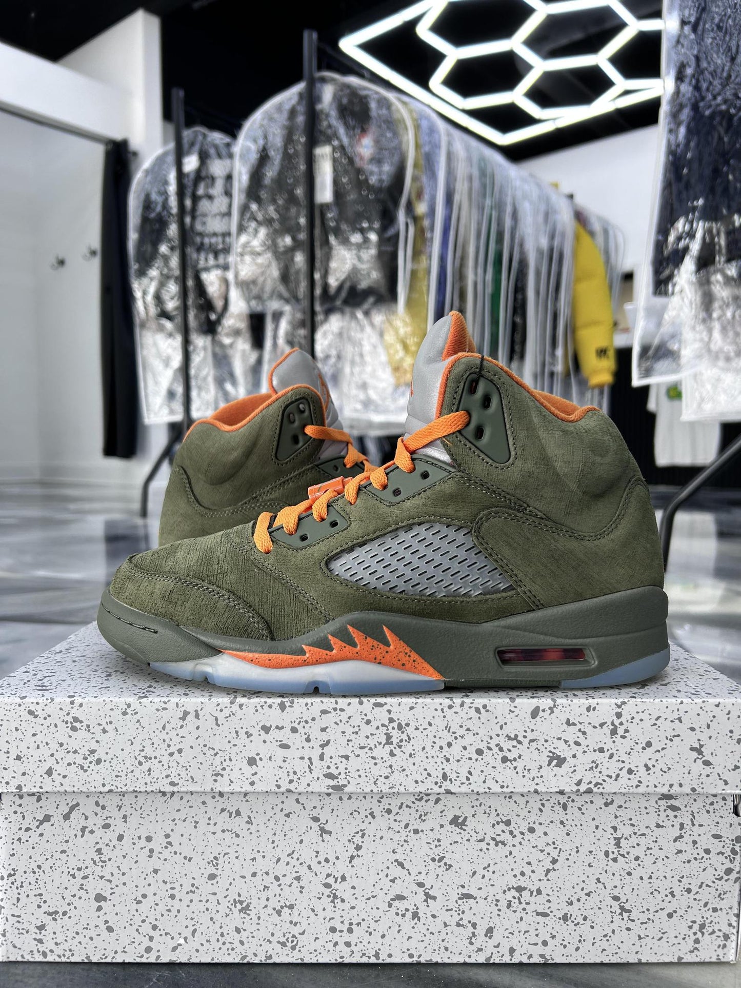 Jordan 5 Olive Used Size 9.5