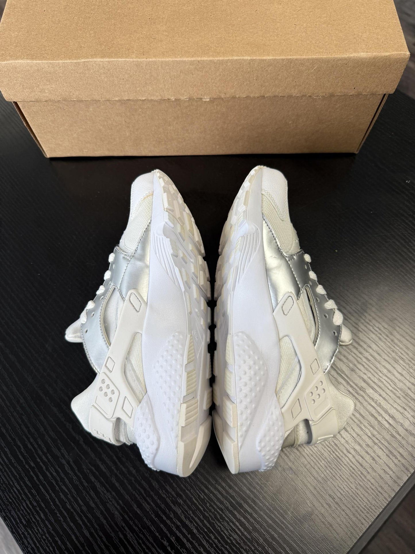 Nike Air Huarache "Silver/White" Used Size 5Y/6.5W