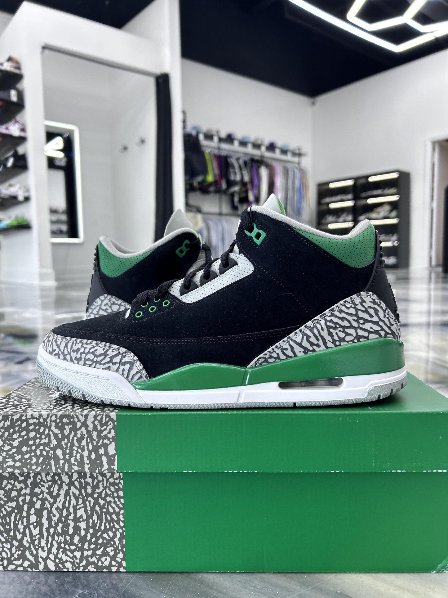 Jordan 3 "Pine Green" Used Size 10