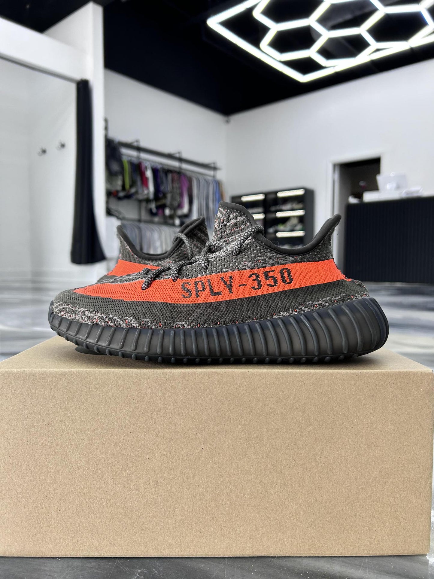 Yeezy 350 "Carbon Beluga" Used Size 7Y/8.5W