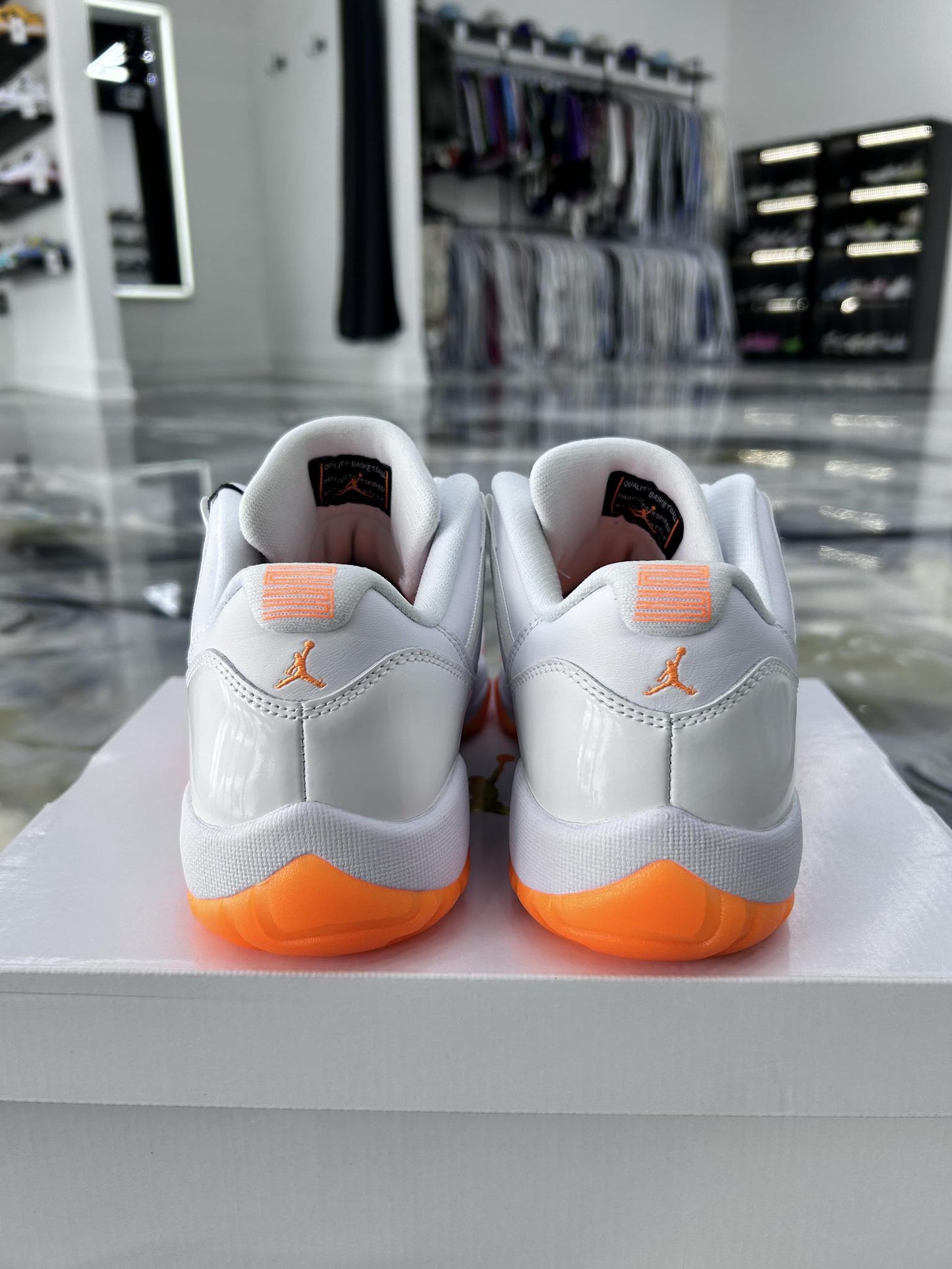 Jordan 11 Low "Citrus" Used Size 7.5