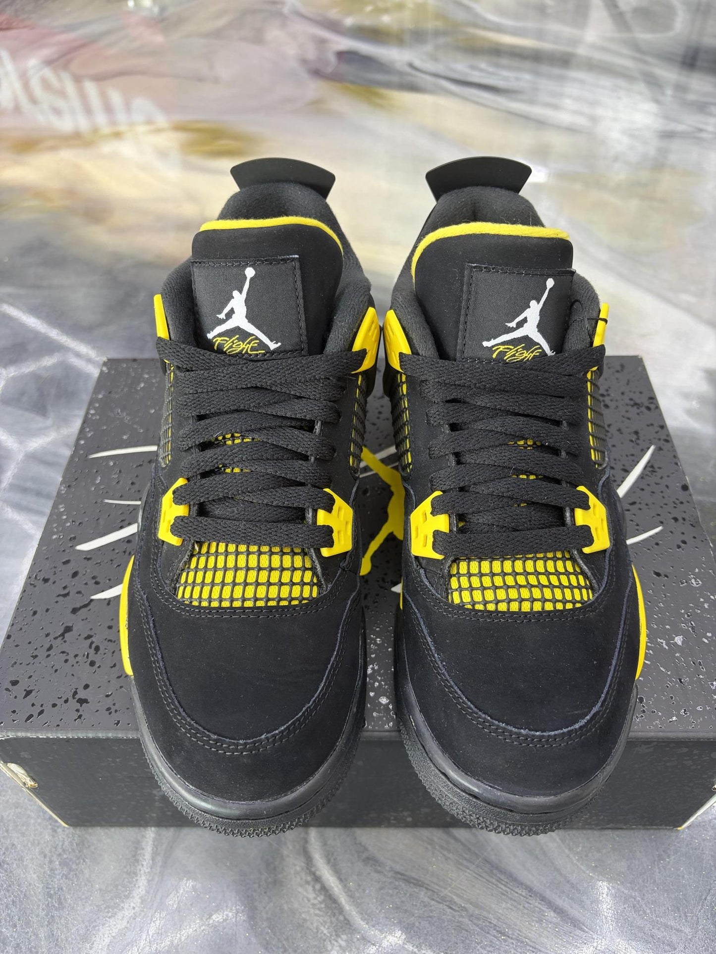 Jordan 4 "Thunder" Used Size 6Y/7.5W