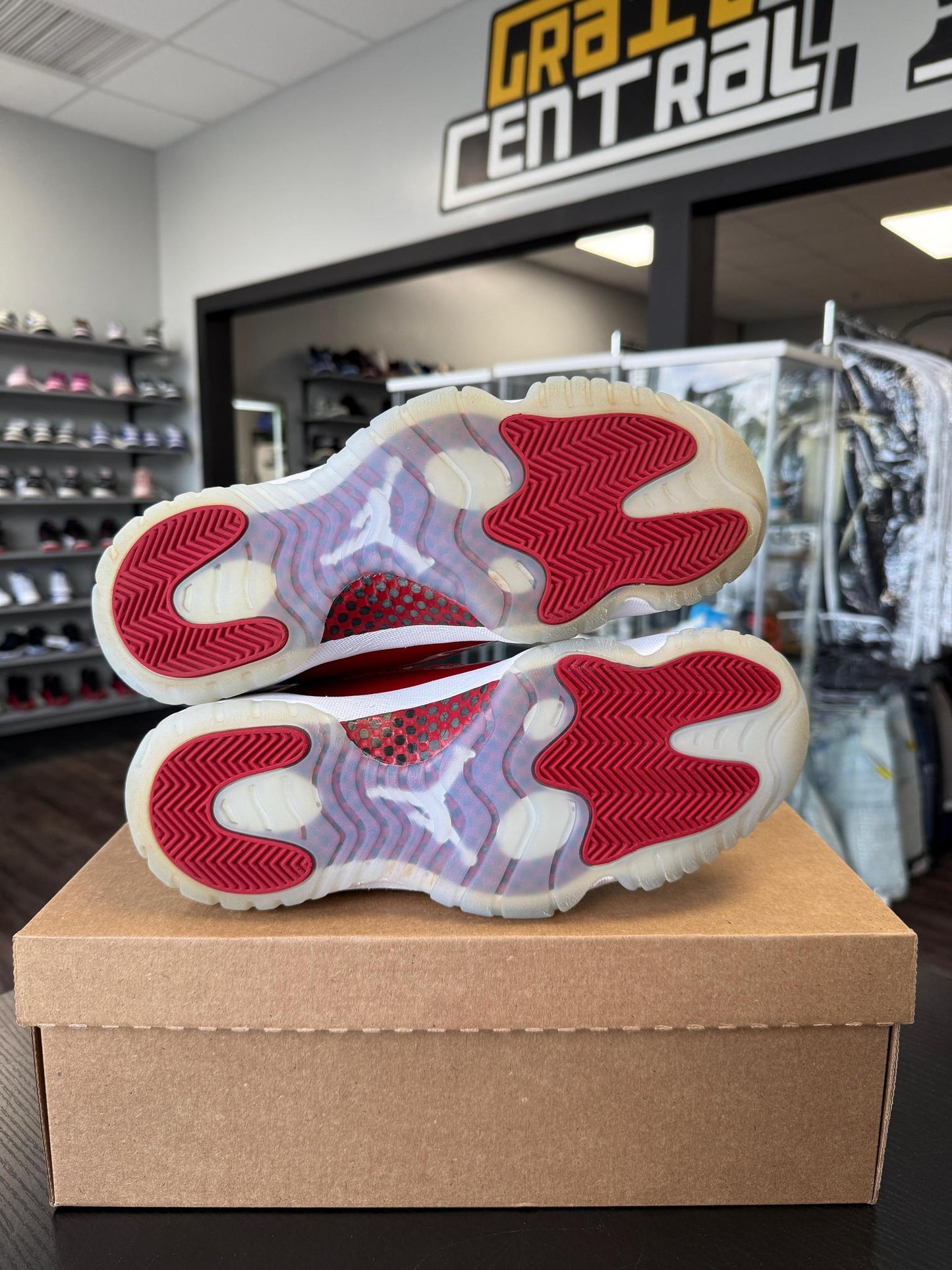 Jordan 11 Cherry Used Size 8.5