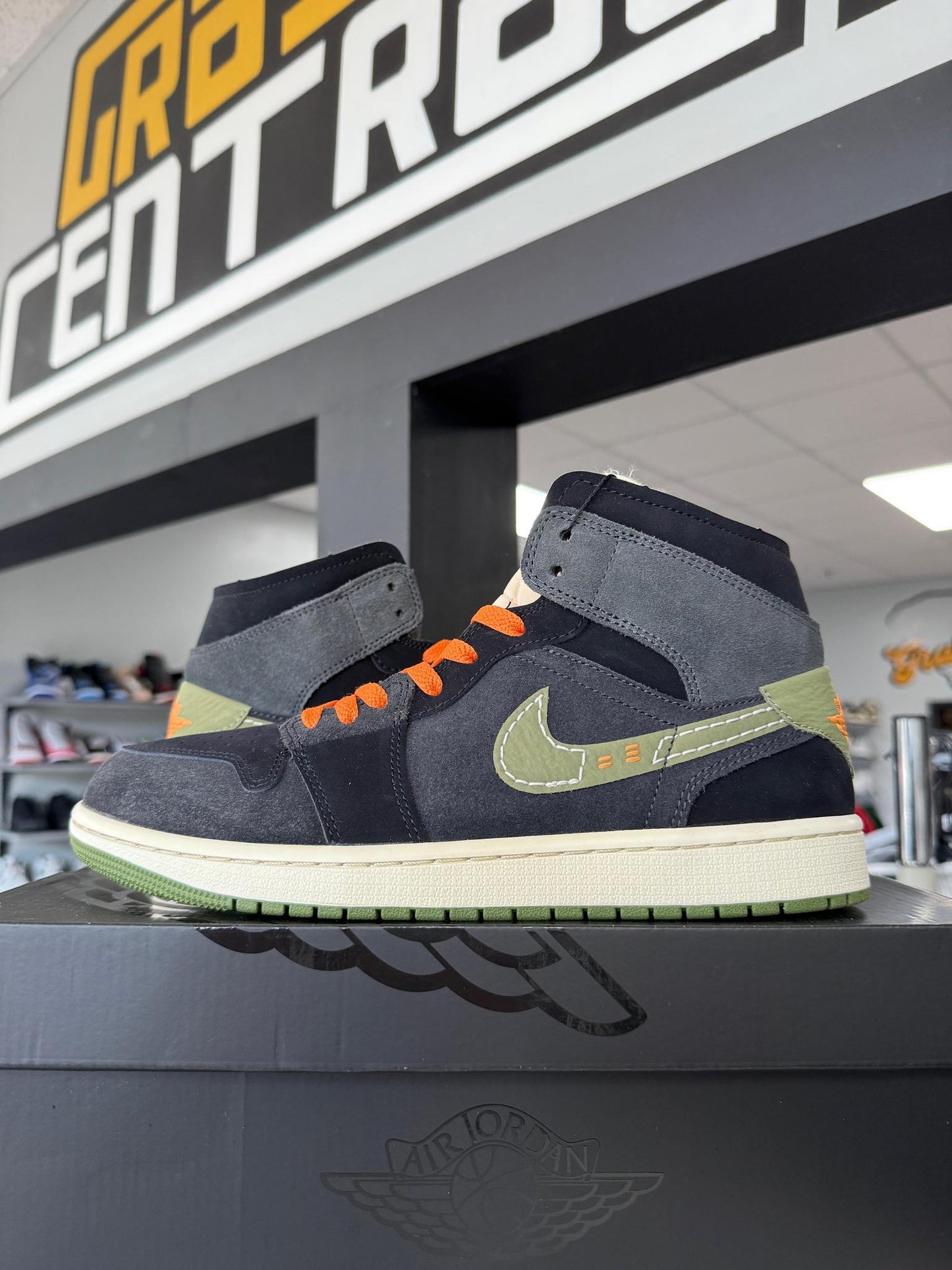 Jordan 1 Mid "Anthracite" Used Size 9.5
