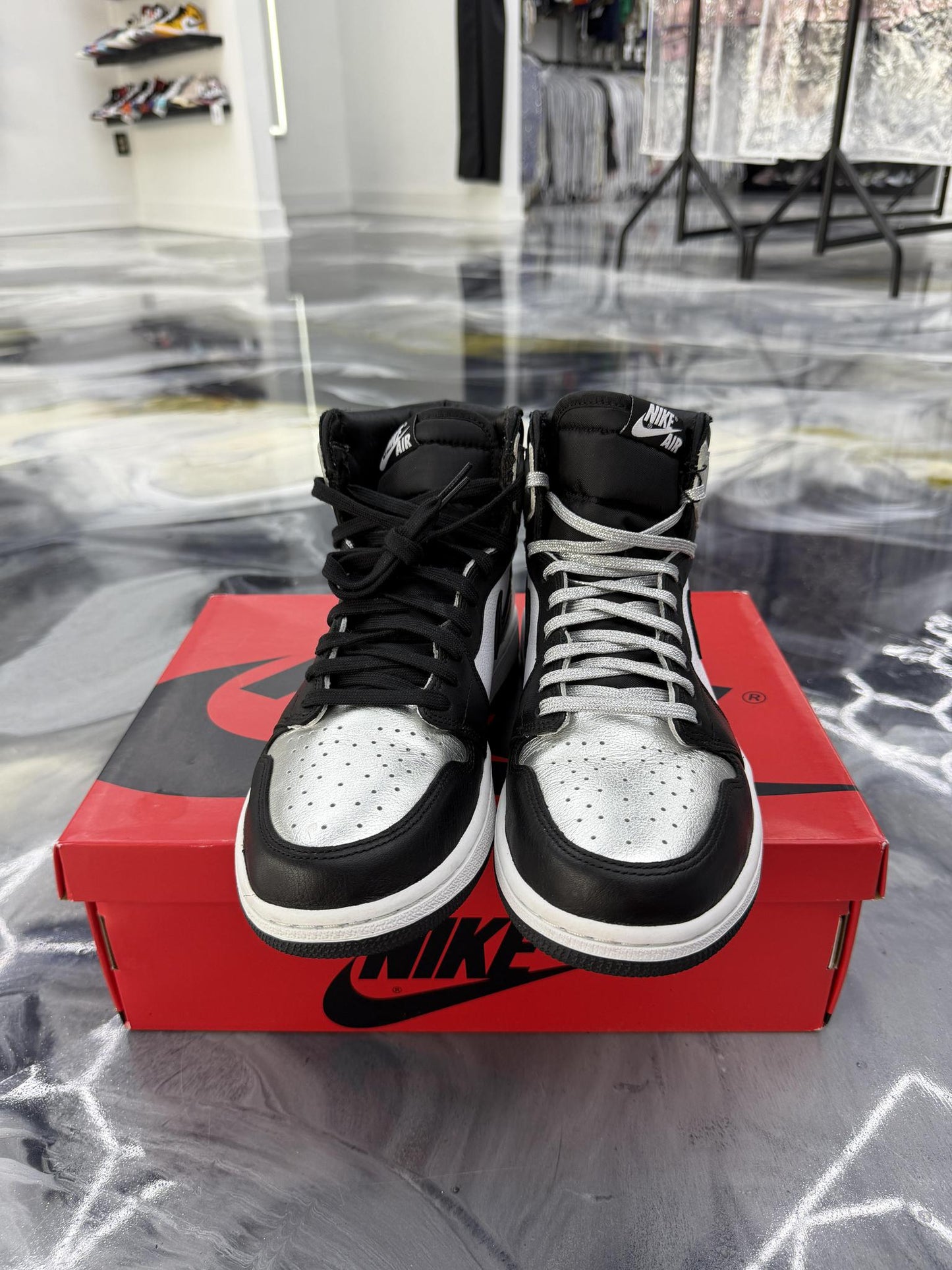 Jordan 1 "Metallic Silver" Used Size 9.5