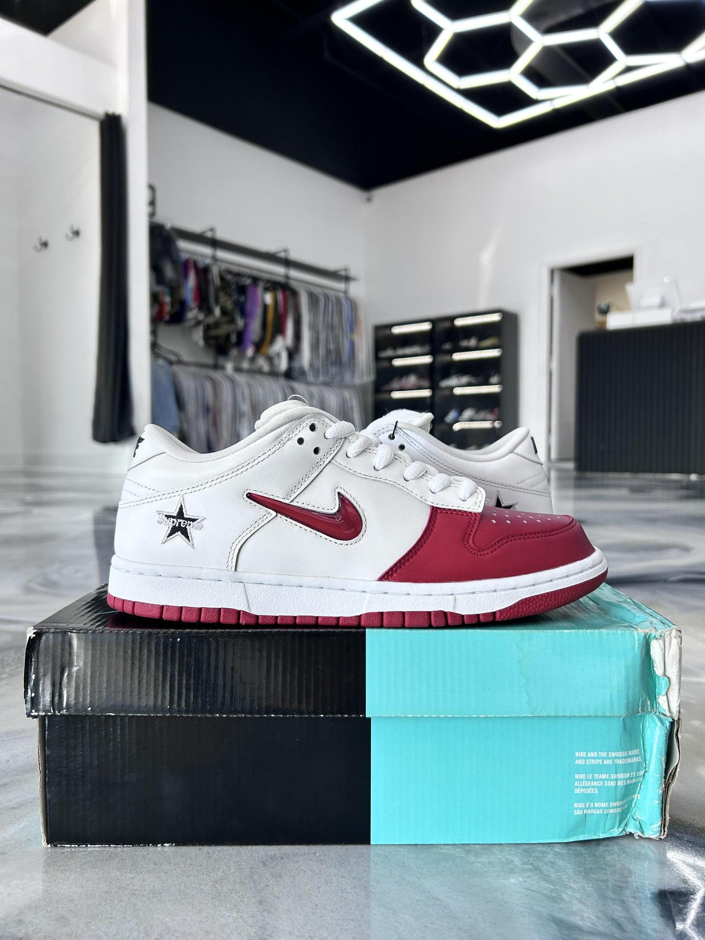 Nike SB Dunk Low x Supreme "Jewel Red" Used Size 7.5