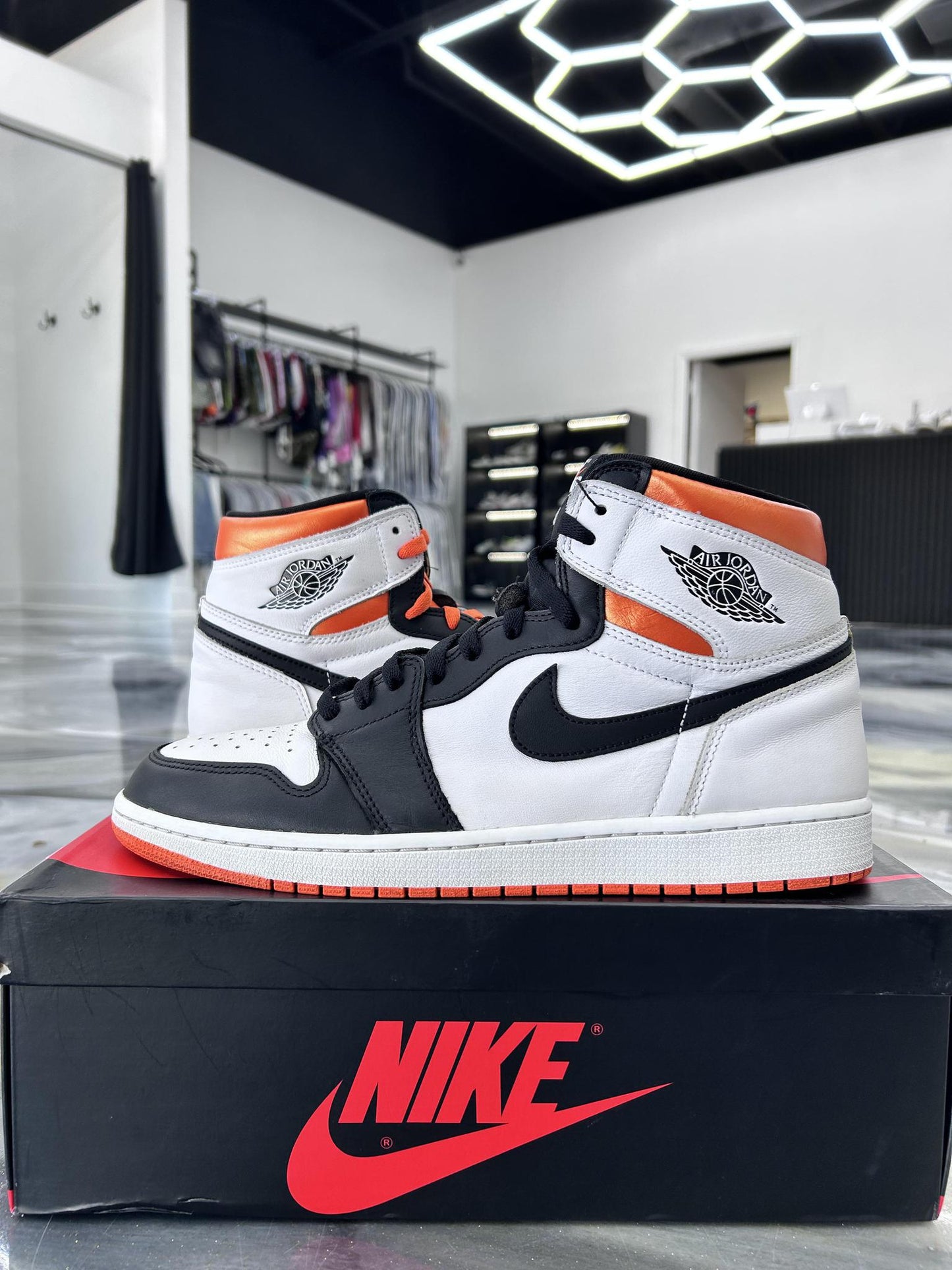 Jordan 1 "Electro Orange" Used Size 12