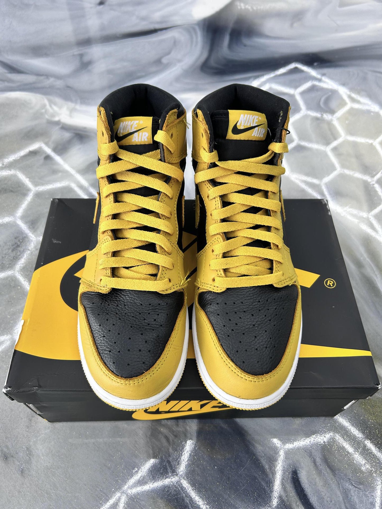 Jordan 1 High "Pollen" Used Size 7Y/8.5W