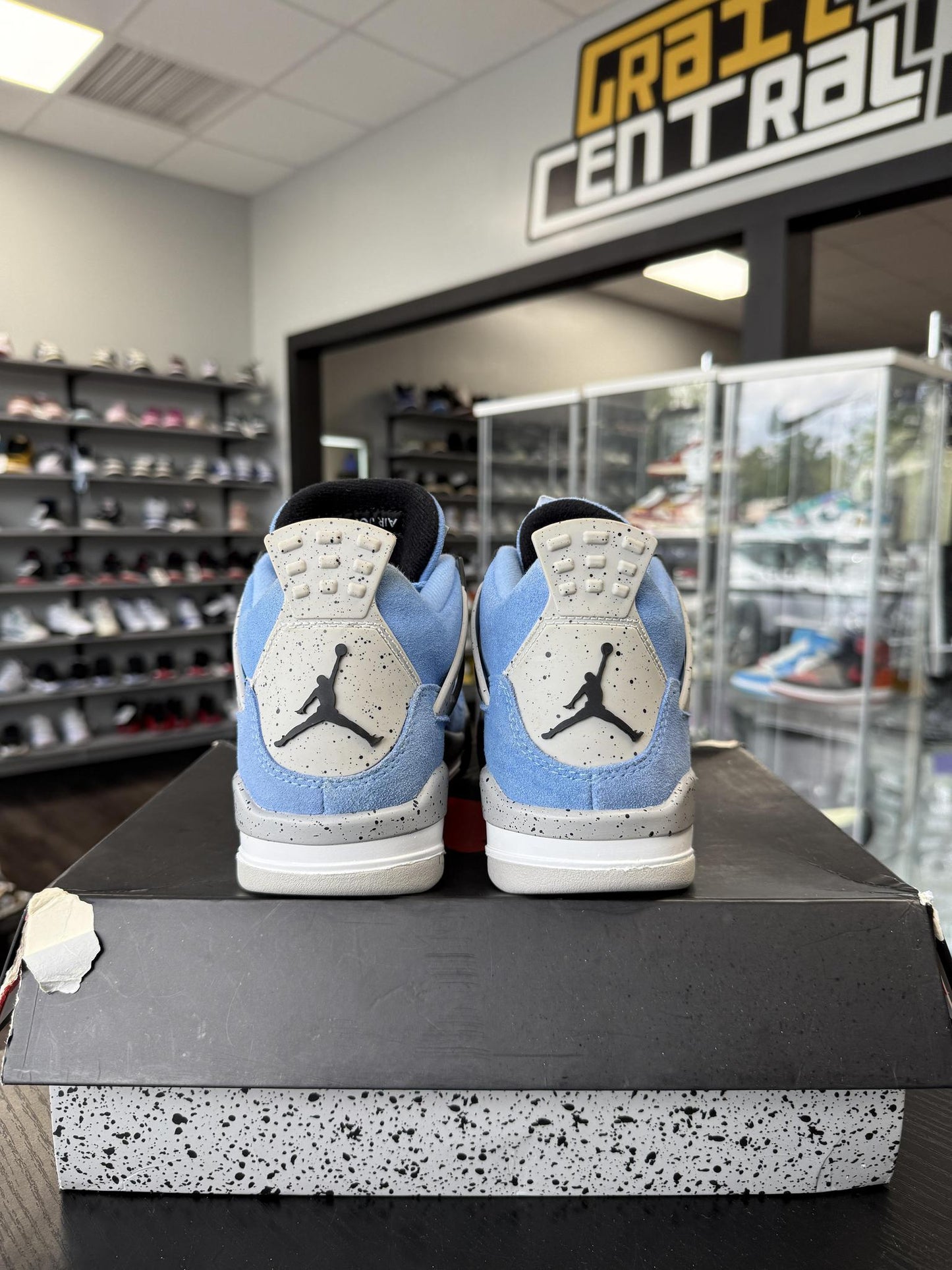 Jordan 4 "University Blue" Used Size 6Y/7.5W
