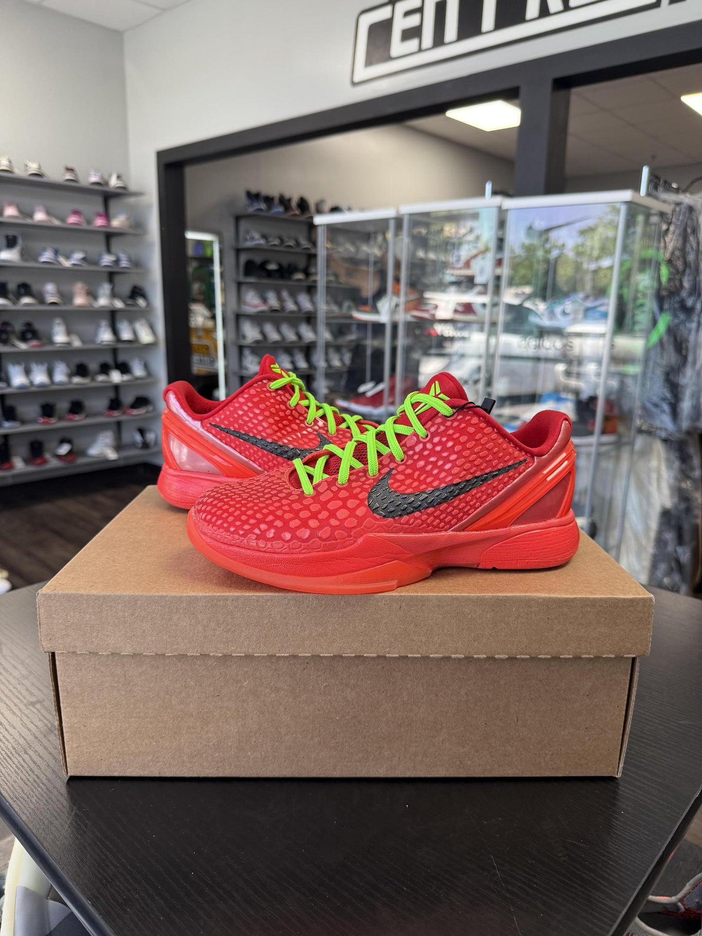 Kobe 6 "Reverse Grinch" Used Size 4.5Y/6W