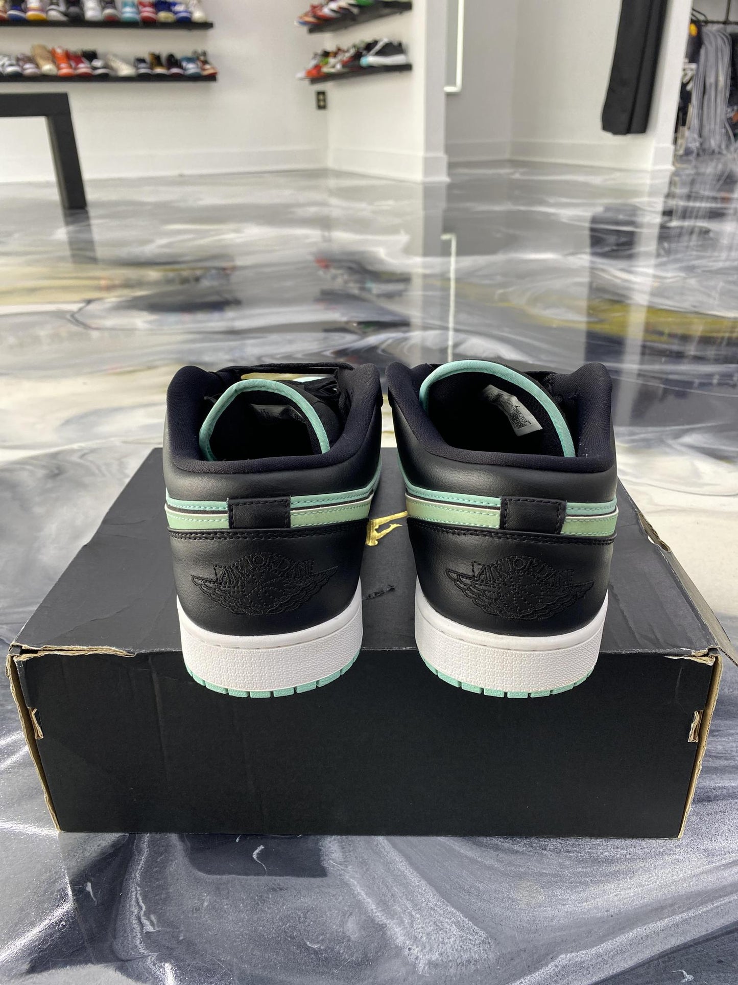 Jordan 1 Low "Tropical Twist" Used Size 13