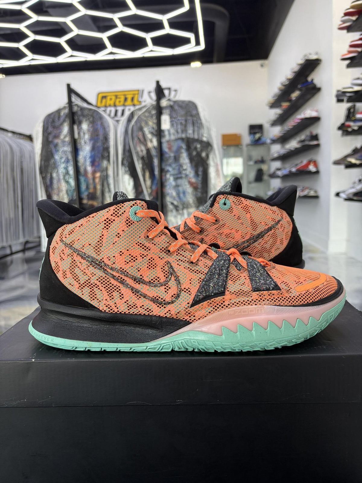 Nike Kyrie 7 "Atomic Orange" Used Size 10.5