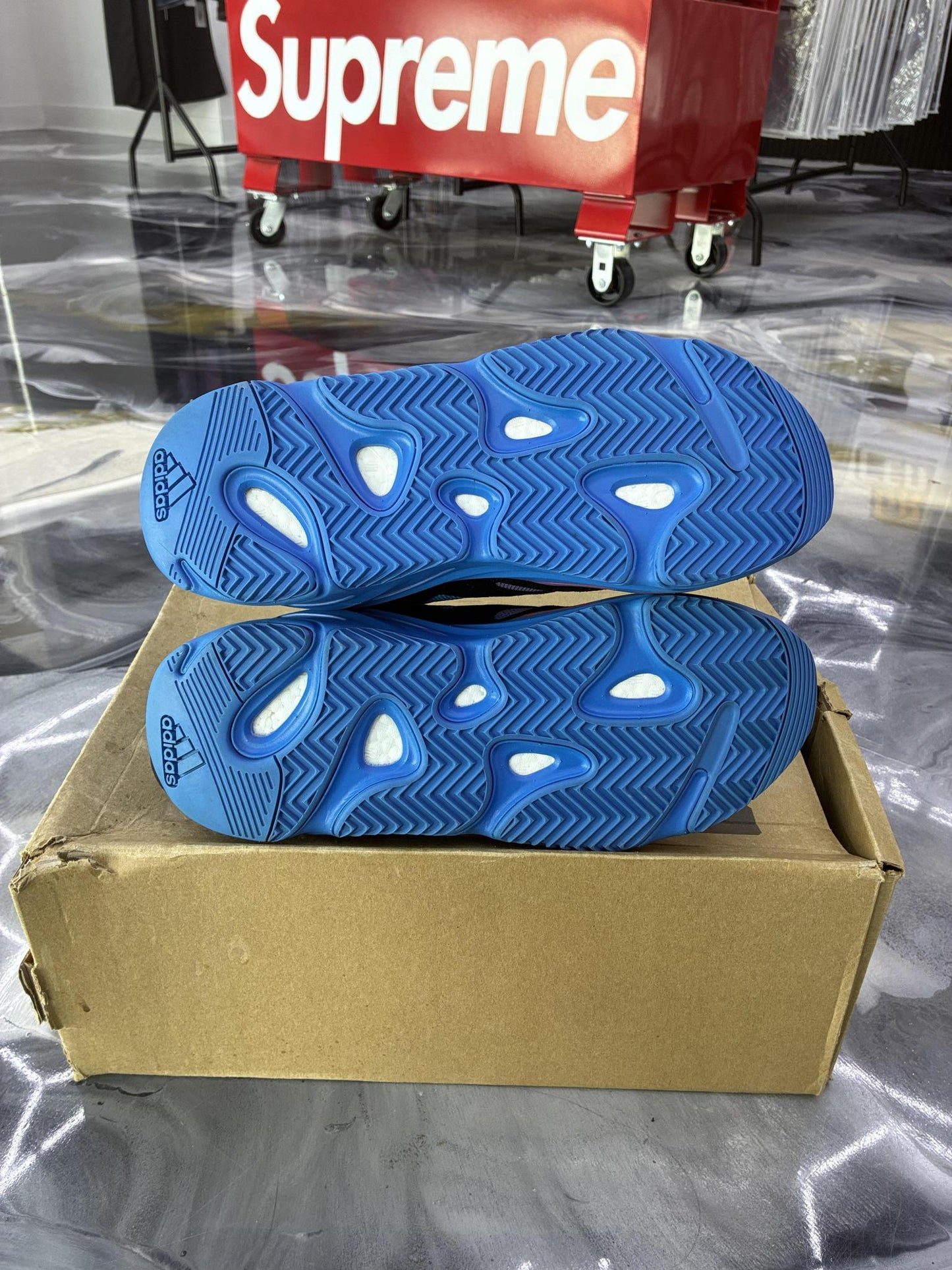 Yeezy 700 "Hi Res Blue" Used Size 13
