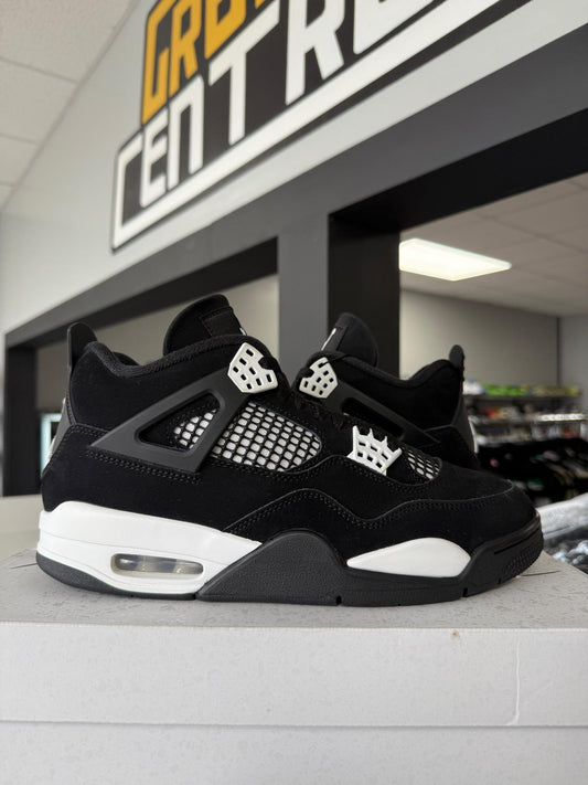 Jordan 4 "White Thunder" Used Size 8.5