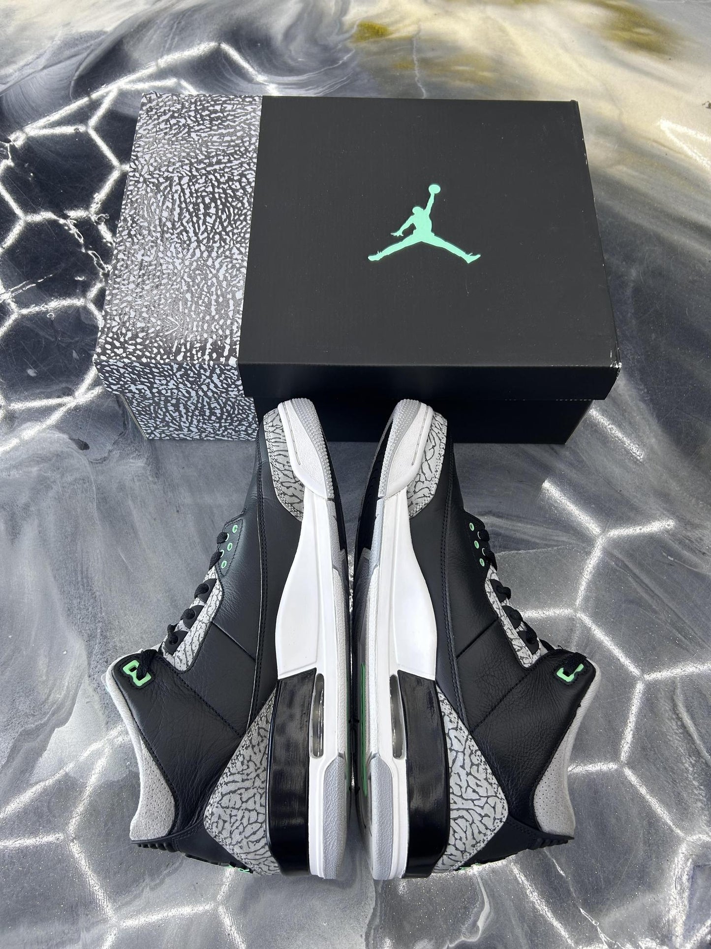 Jordan 3 "Green Glow" Used Size 13