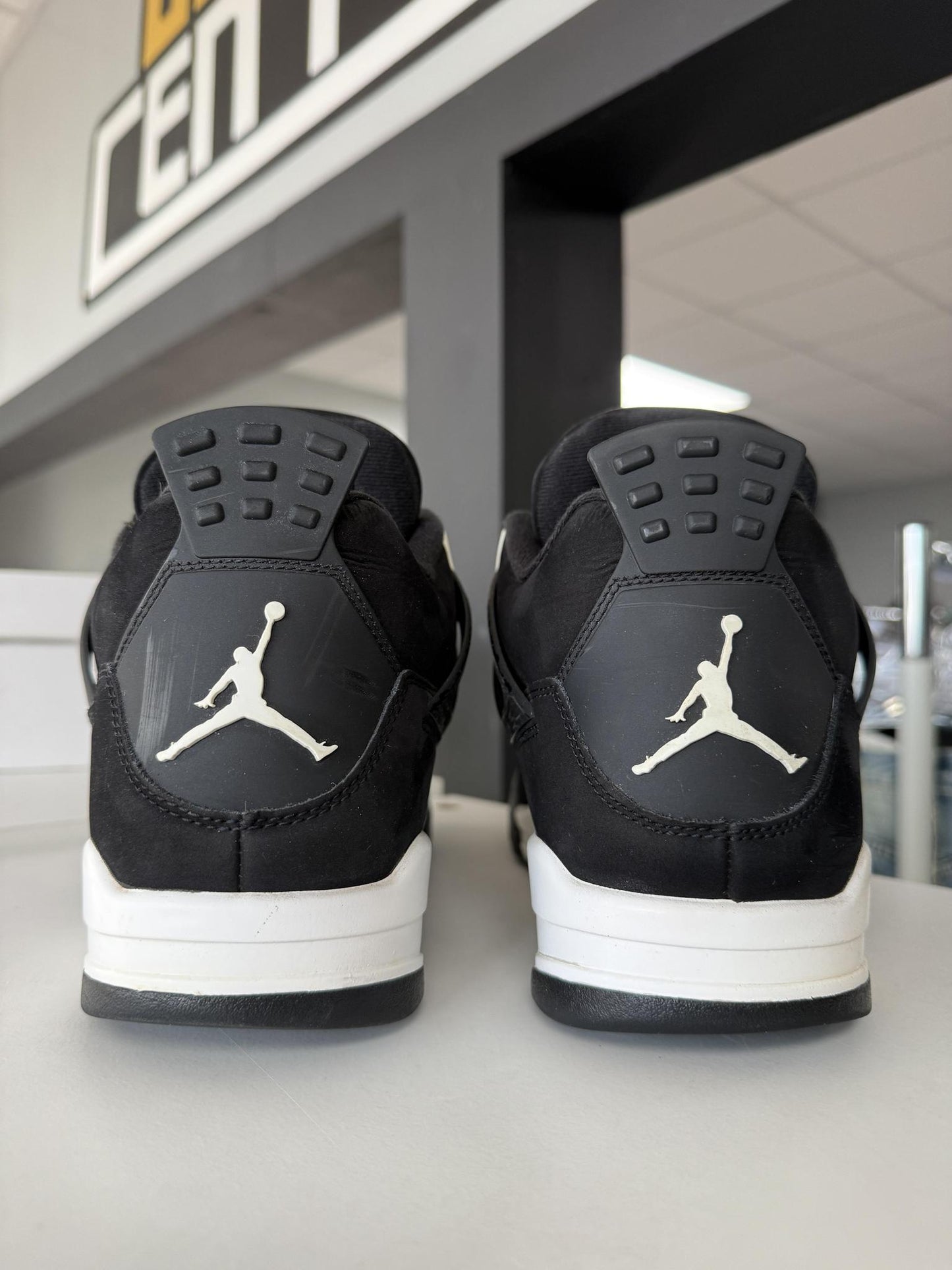 Jordan 4 "White Thunder" Used Size 11