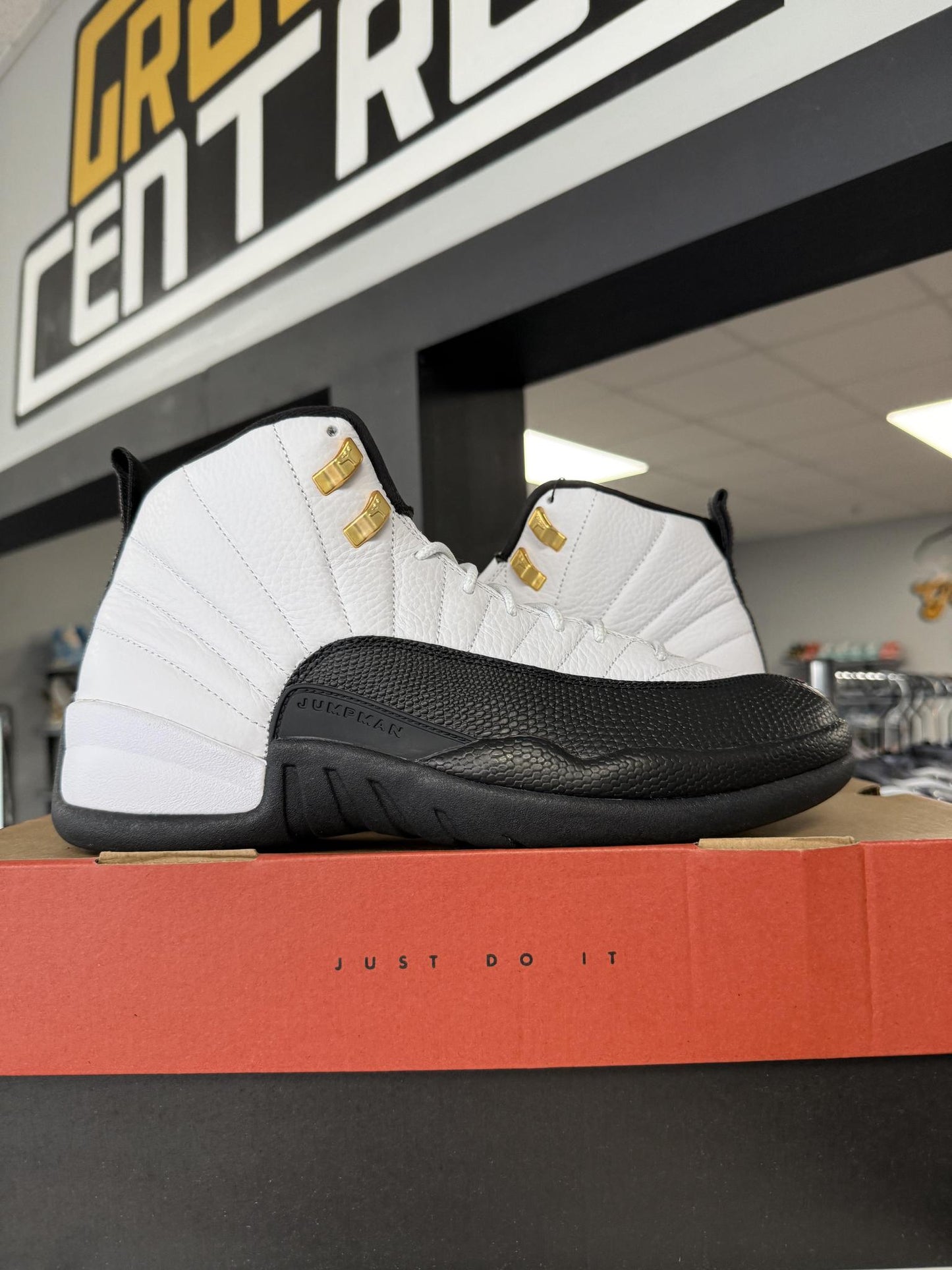 Jordan 12 "Taxi" Used Size 10