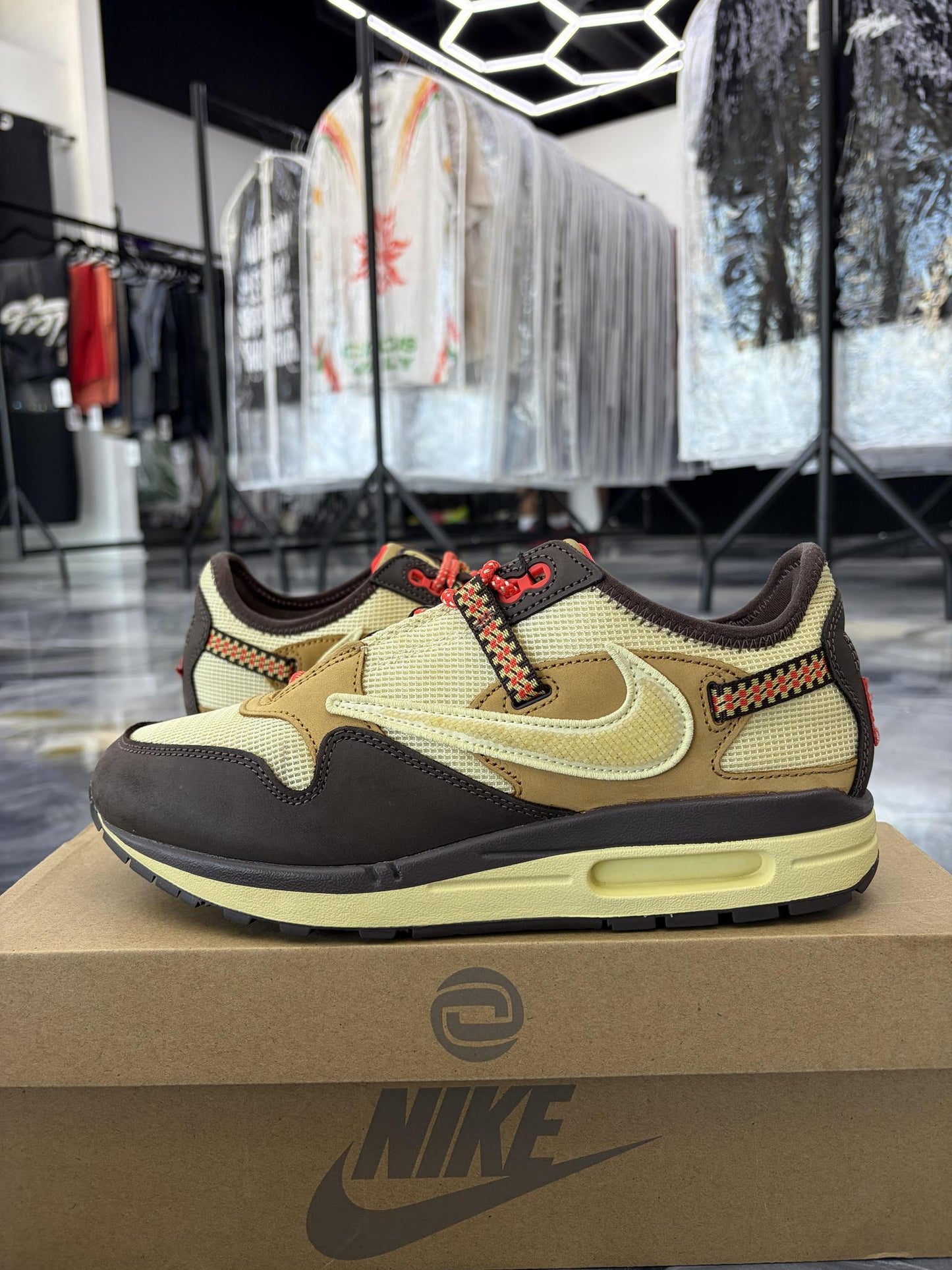 Nike Air Max 1 X Travis Scott "Brown" Used Size 9