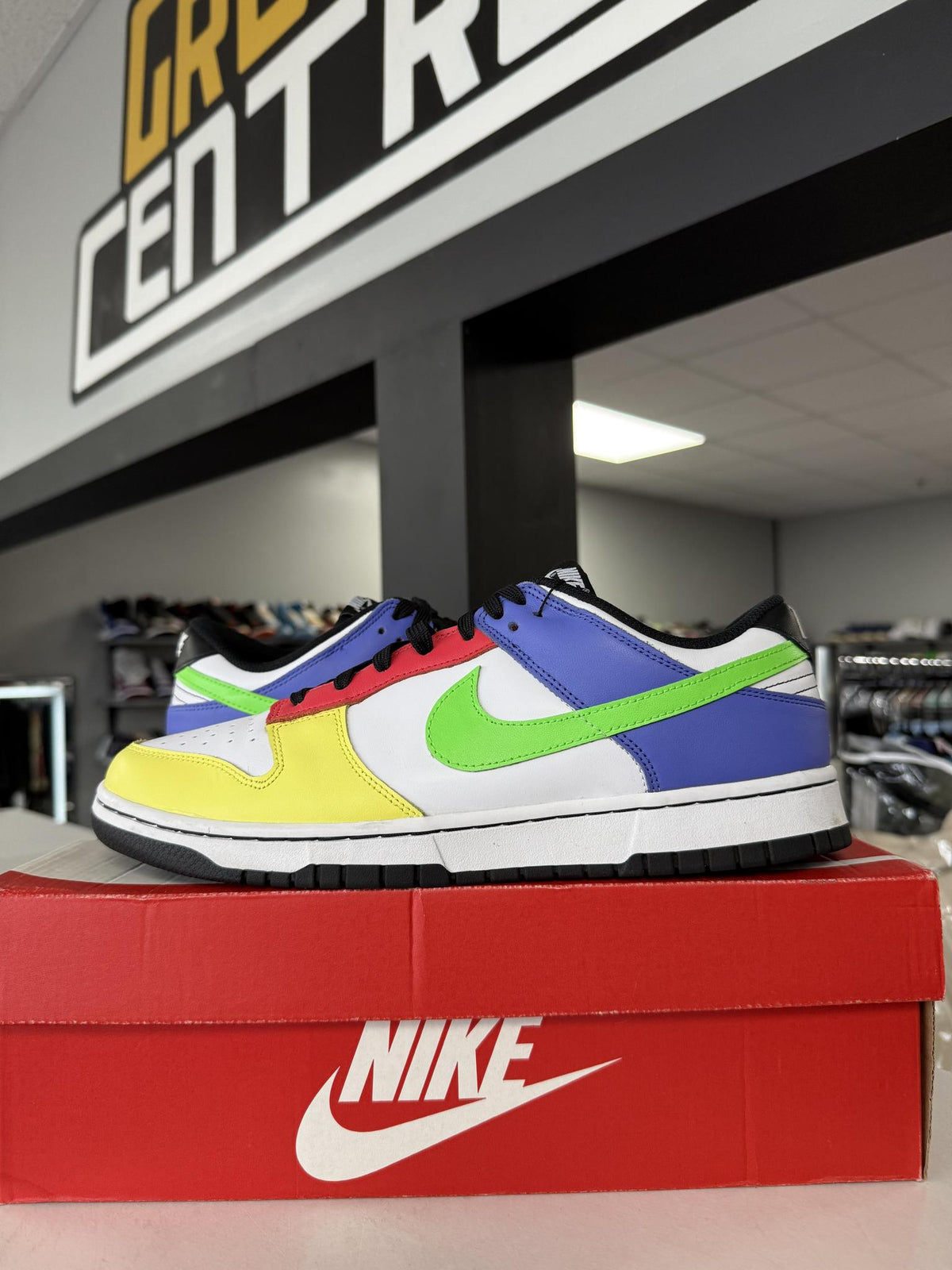 Nike Dunk Low "Green Strike" Used Size 10