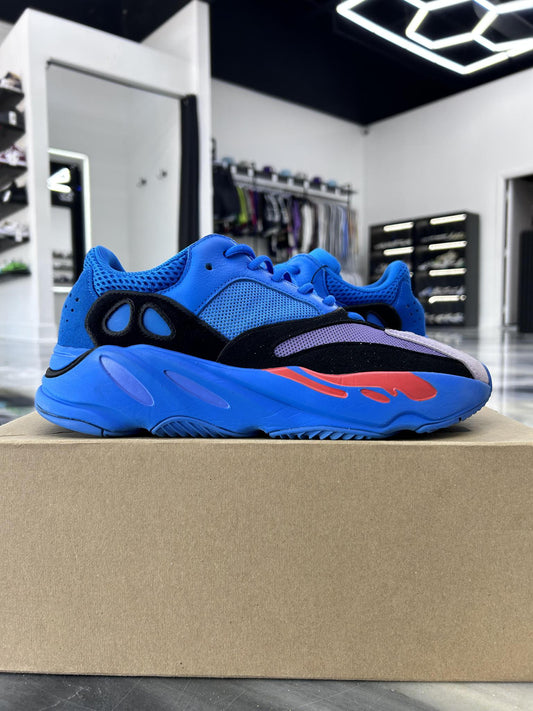 Yeezy 700 "Hi Res Blue" Used Size 10