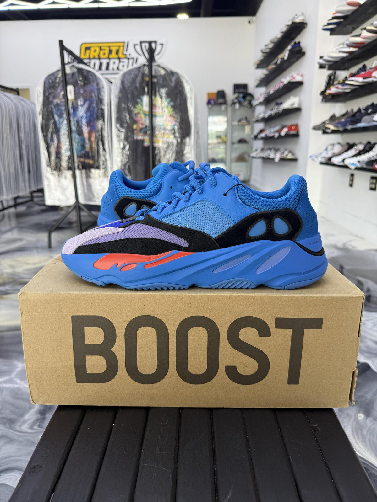 Yeezy 700 "Hi Res Blue" Used Size 13.5