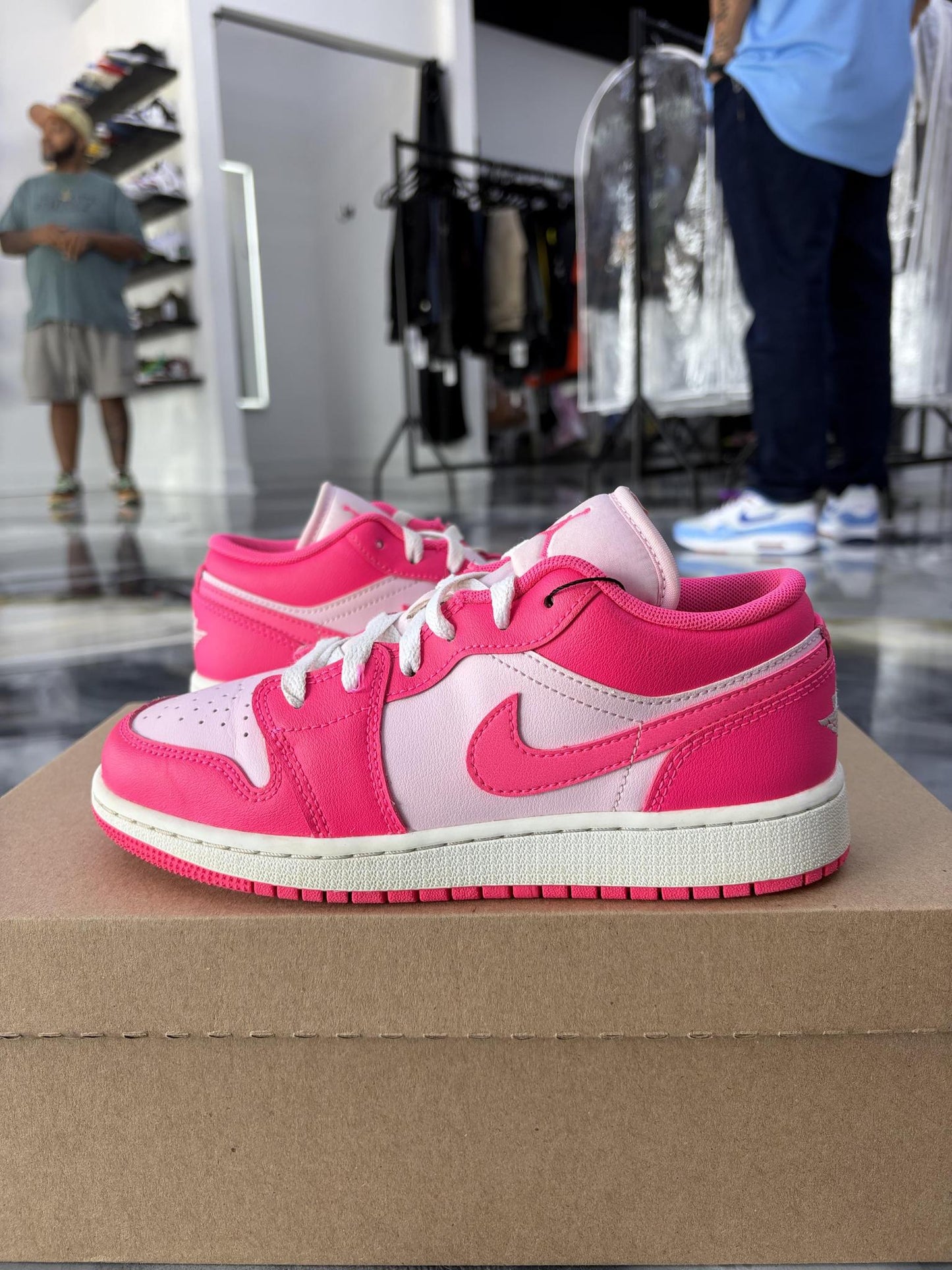 Jordan 1 Low "Valentine's Day" Used Size 4Y/5.5W