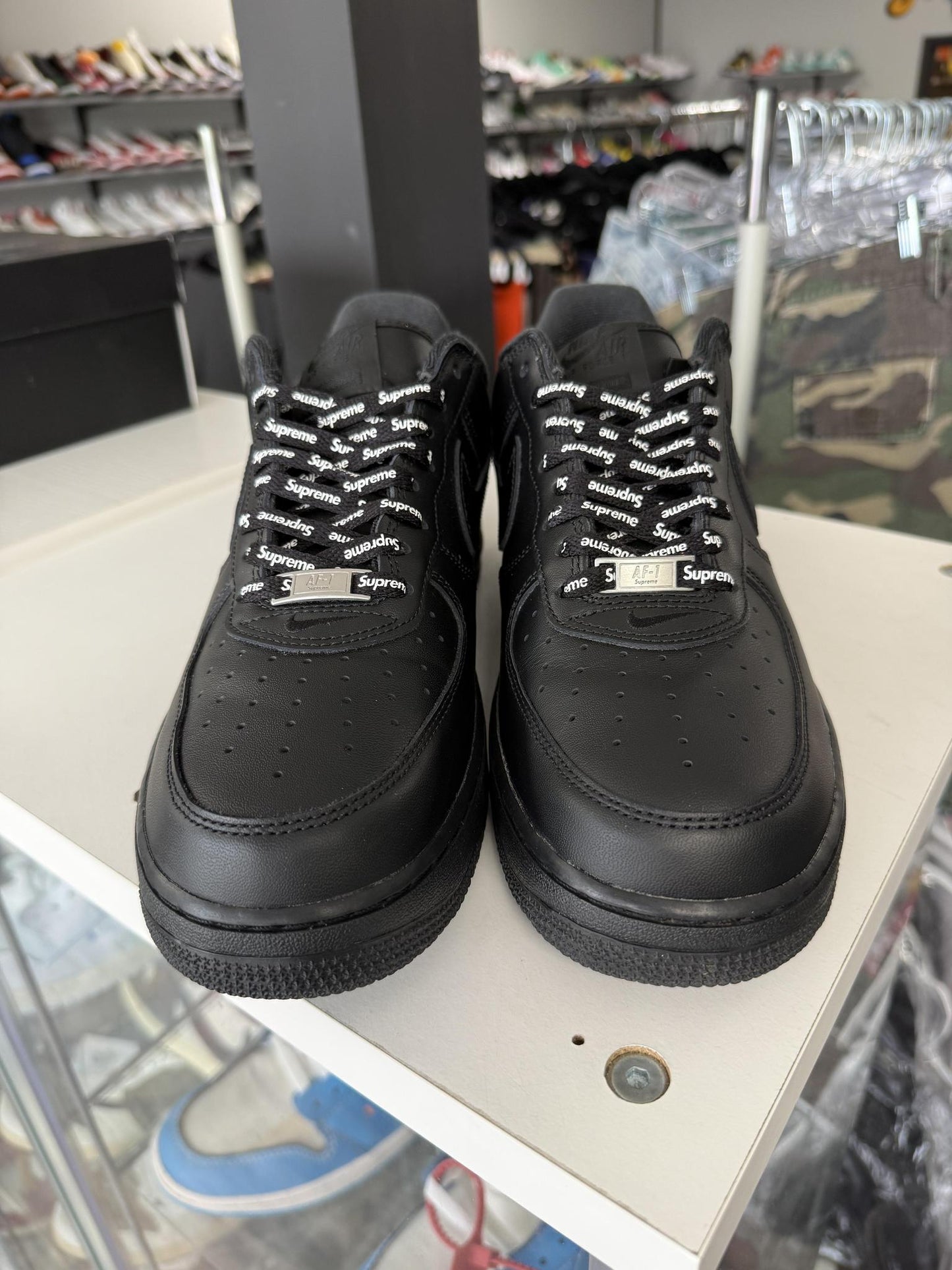 Nike Air Force 1 Low Supreme "Black" Used Size 10.5