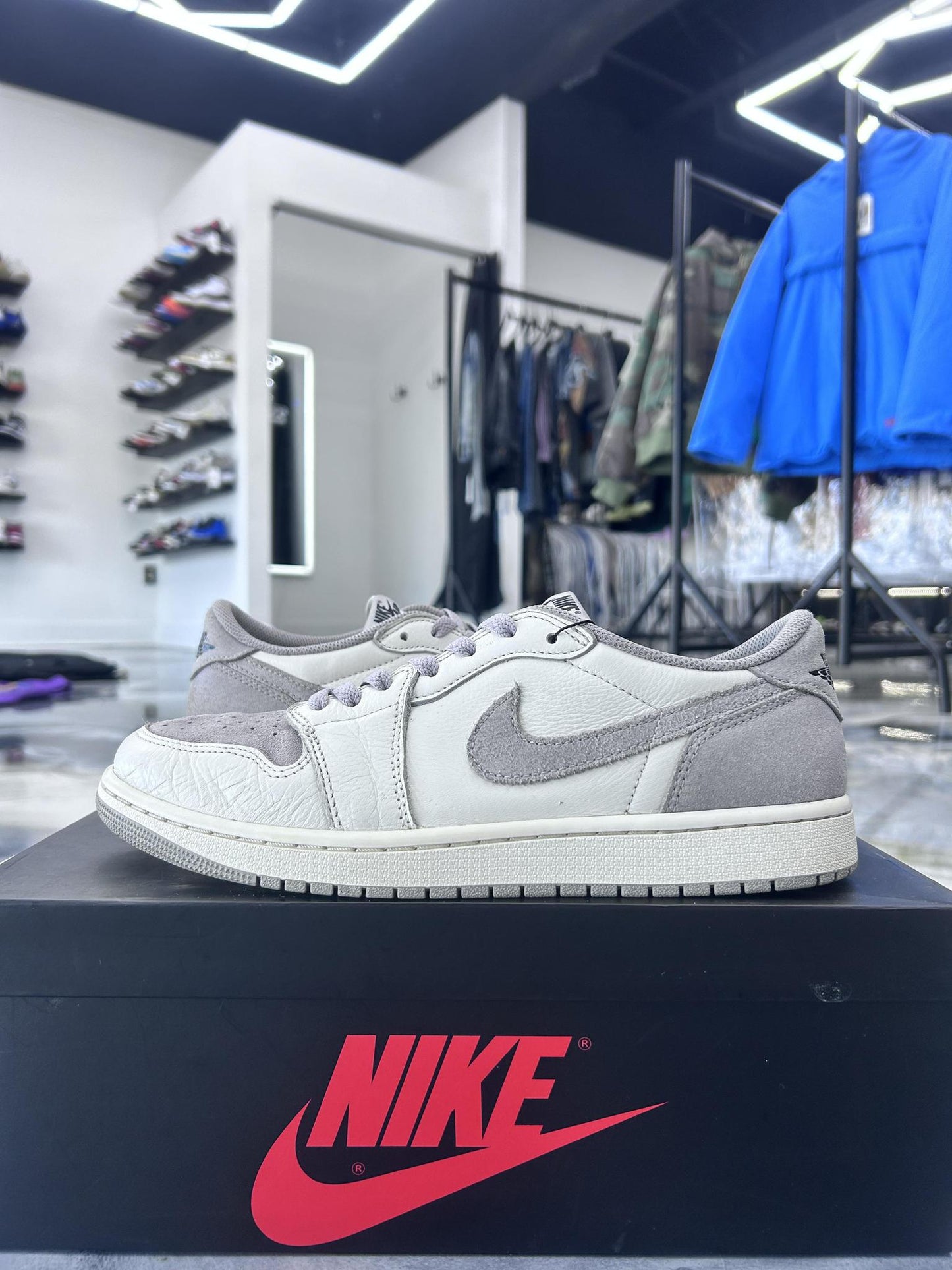 Jordan 1 Low "Atmosphere Grey" Used Size 10