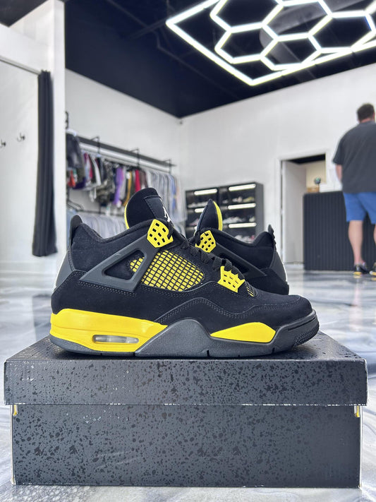 Jordan 4 "Thunder" Used Size 9