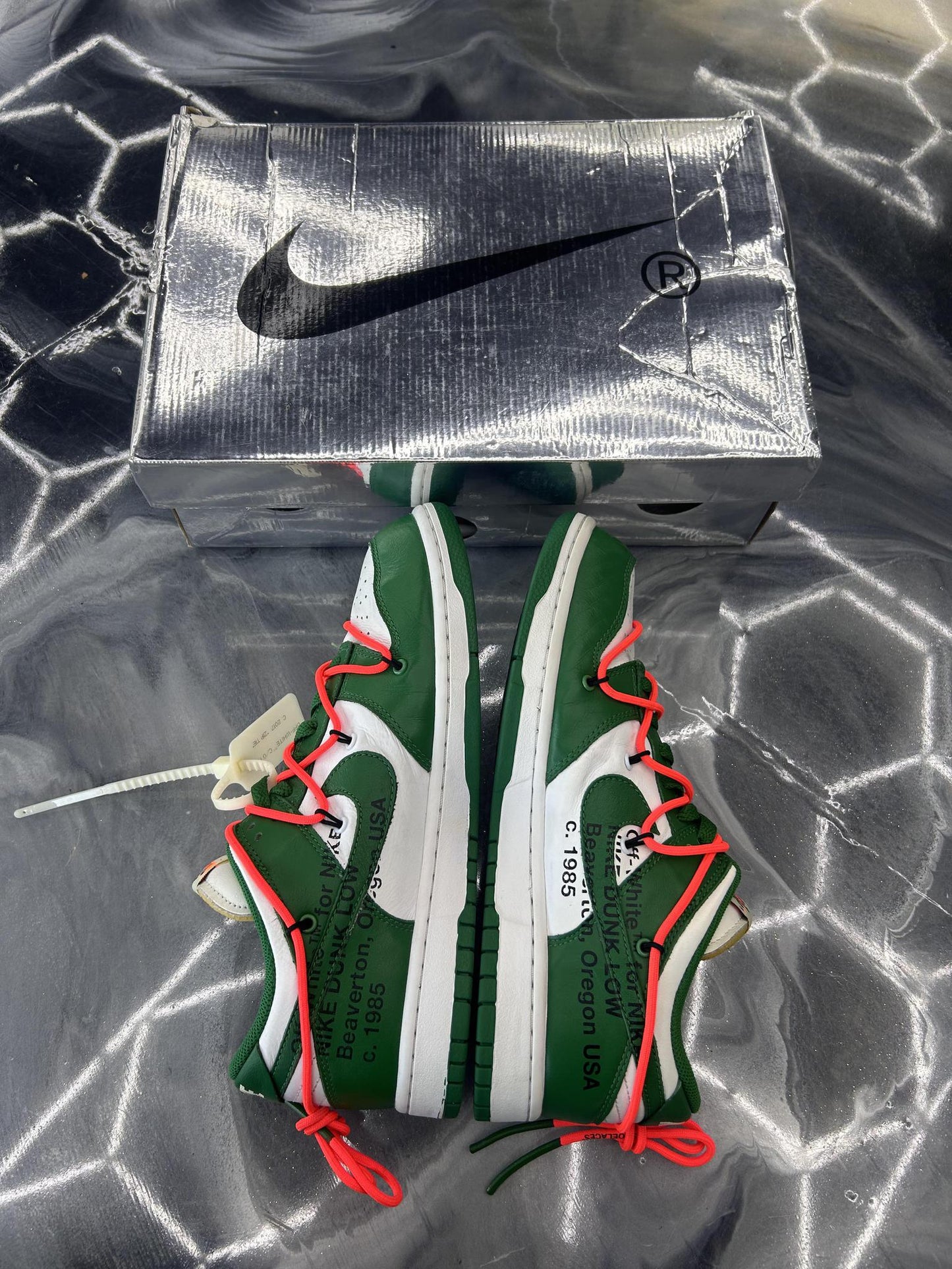 Nike Dunk Low Off-White "Pine Green" Used Size 9.5