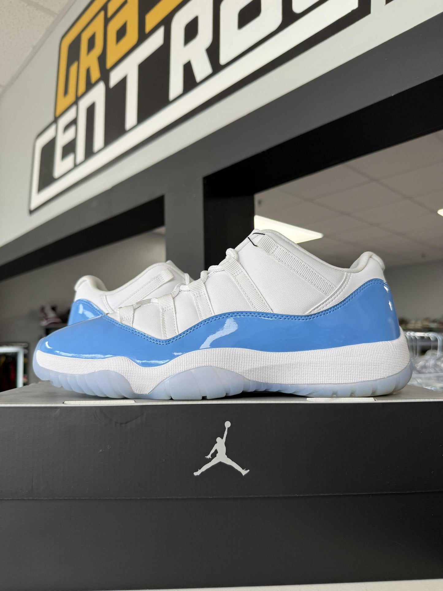 Jordan 11 Low "UNC" Used Size 11