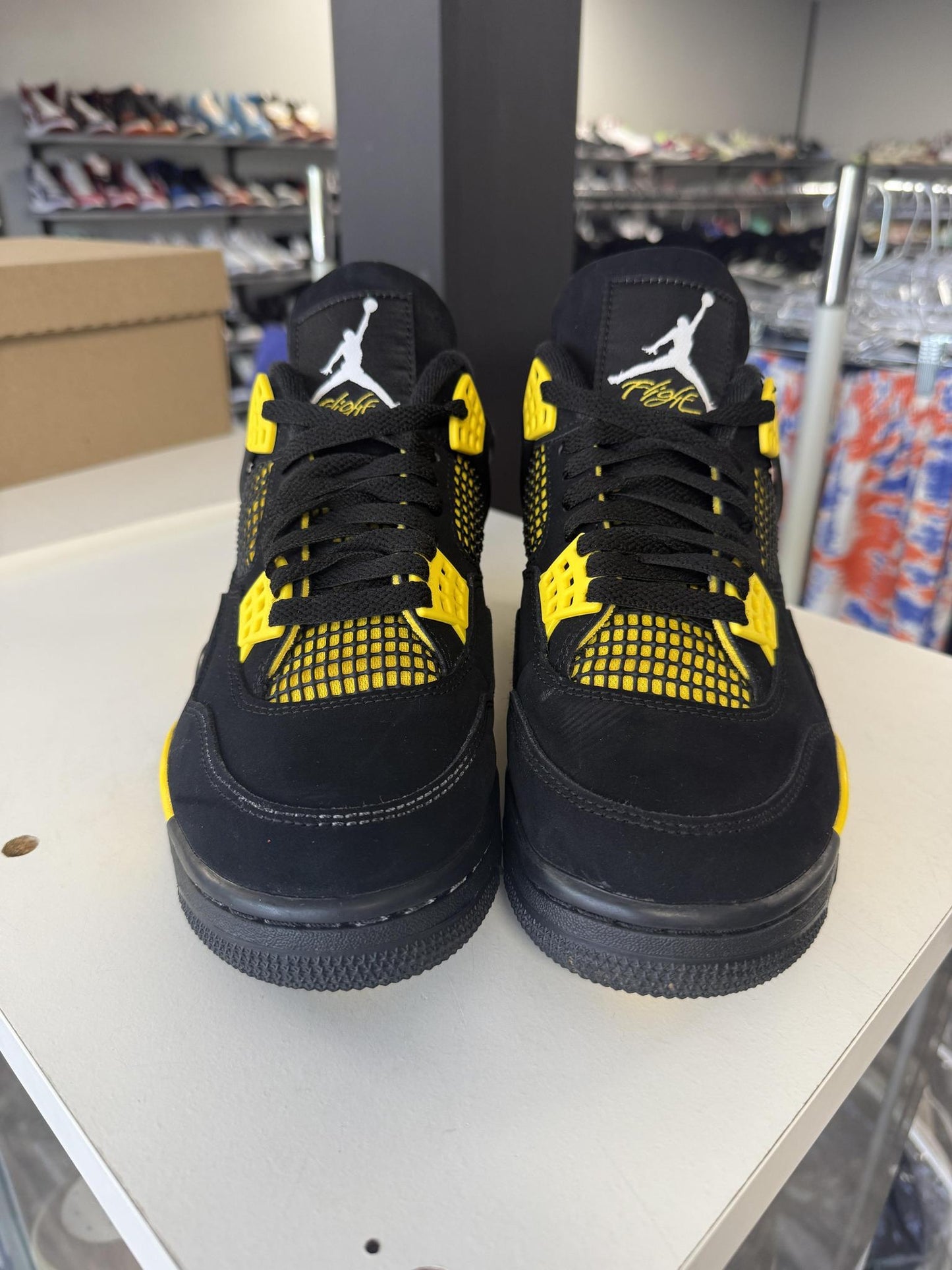 Jordan 4 Thunder Used Size 7Y/8.5W