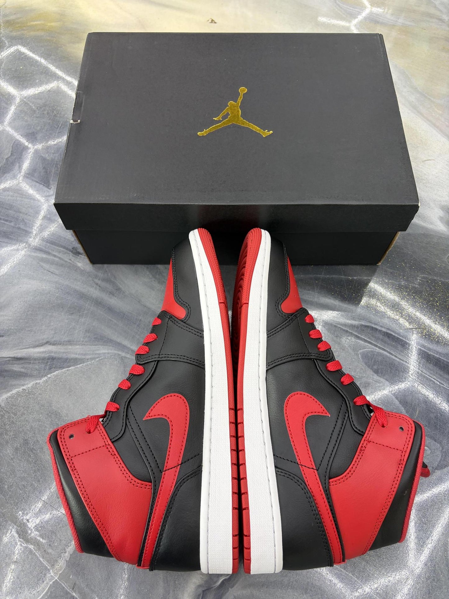 Jordan 1 Mid "Alternate Red" Used Size 10.5