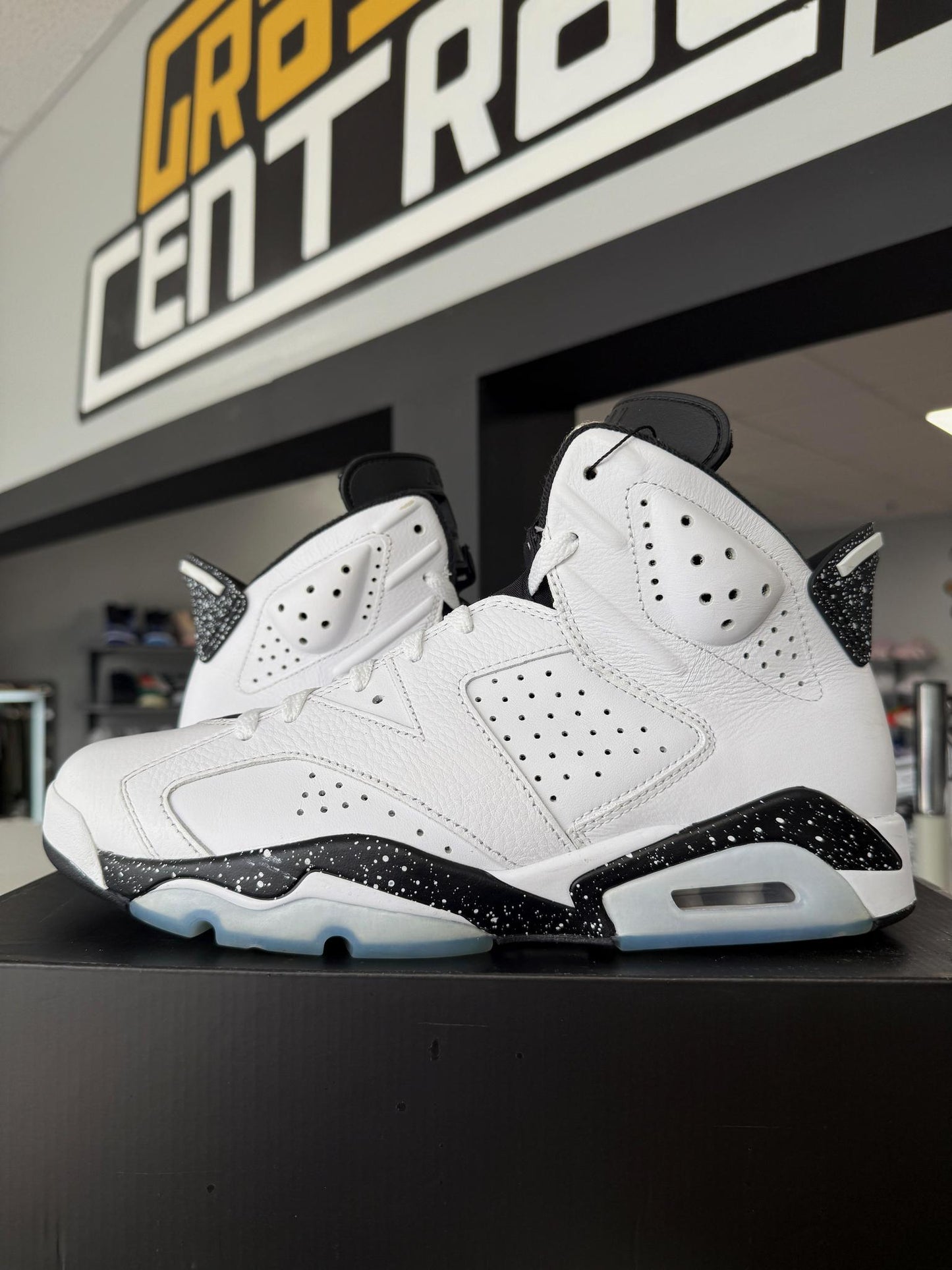 Jordan 6 "White Oreo" Used Size 10.5