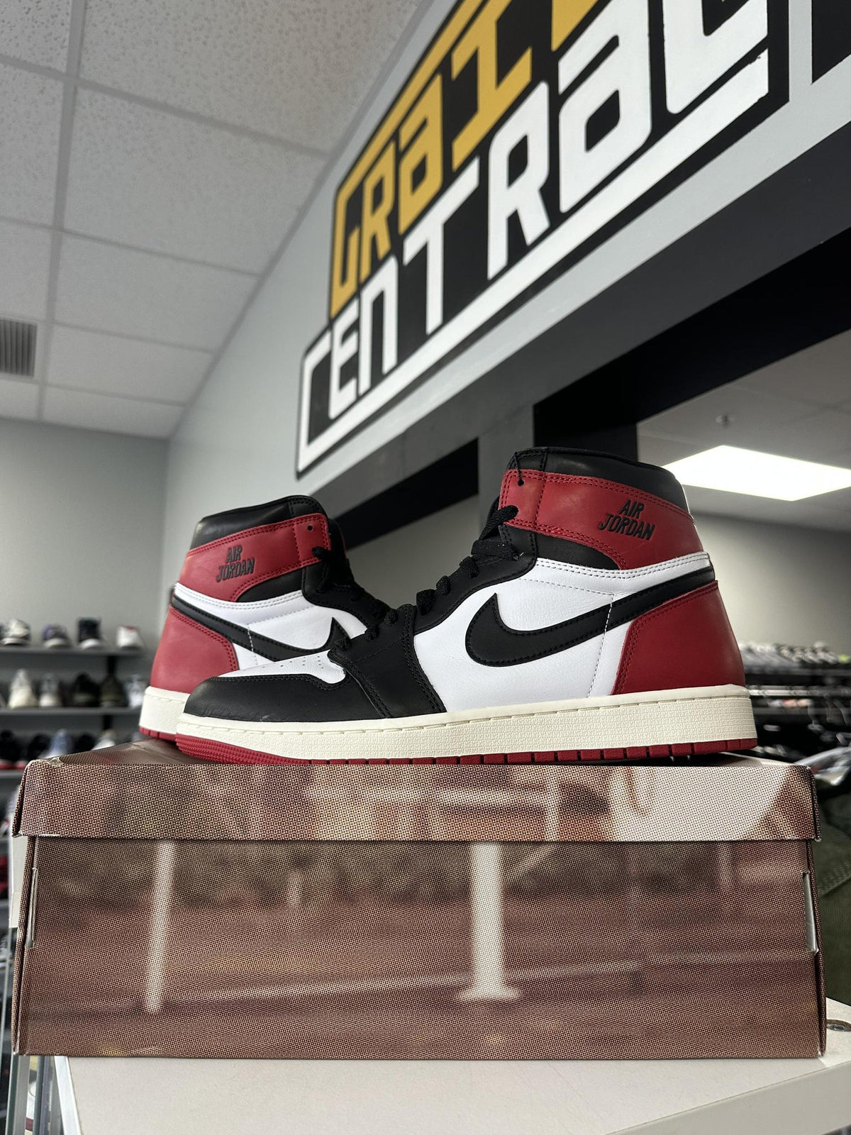 Jordan 1 "Black Toe Reimagined" Used Size 12
