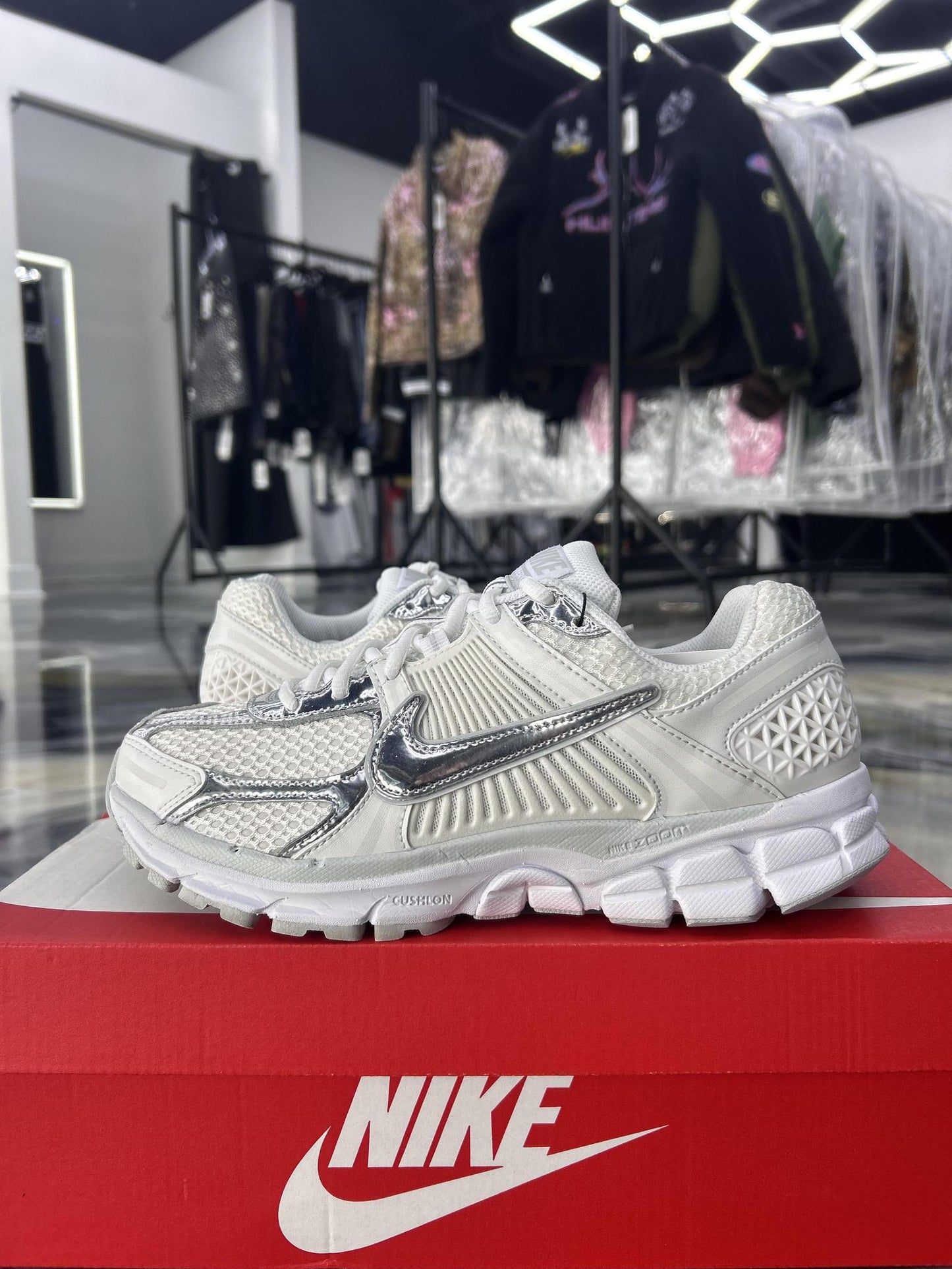 Nike Zoom Vomero "Chrome" Used Size 8