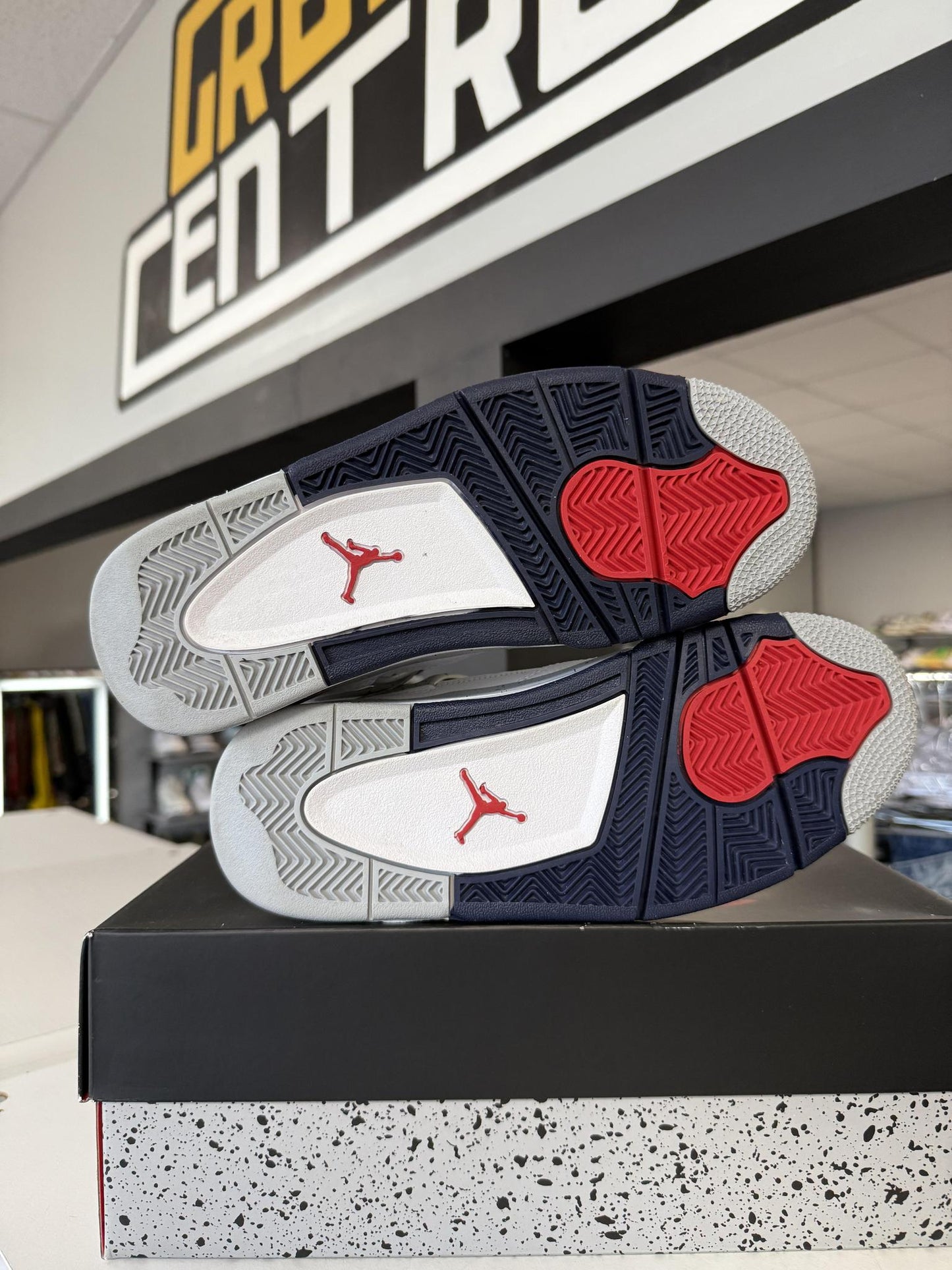 Jordan 4 "Midnight Navy" Used Size 6Y/7.5W