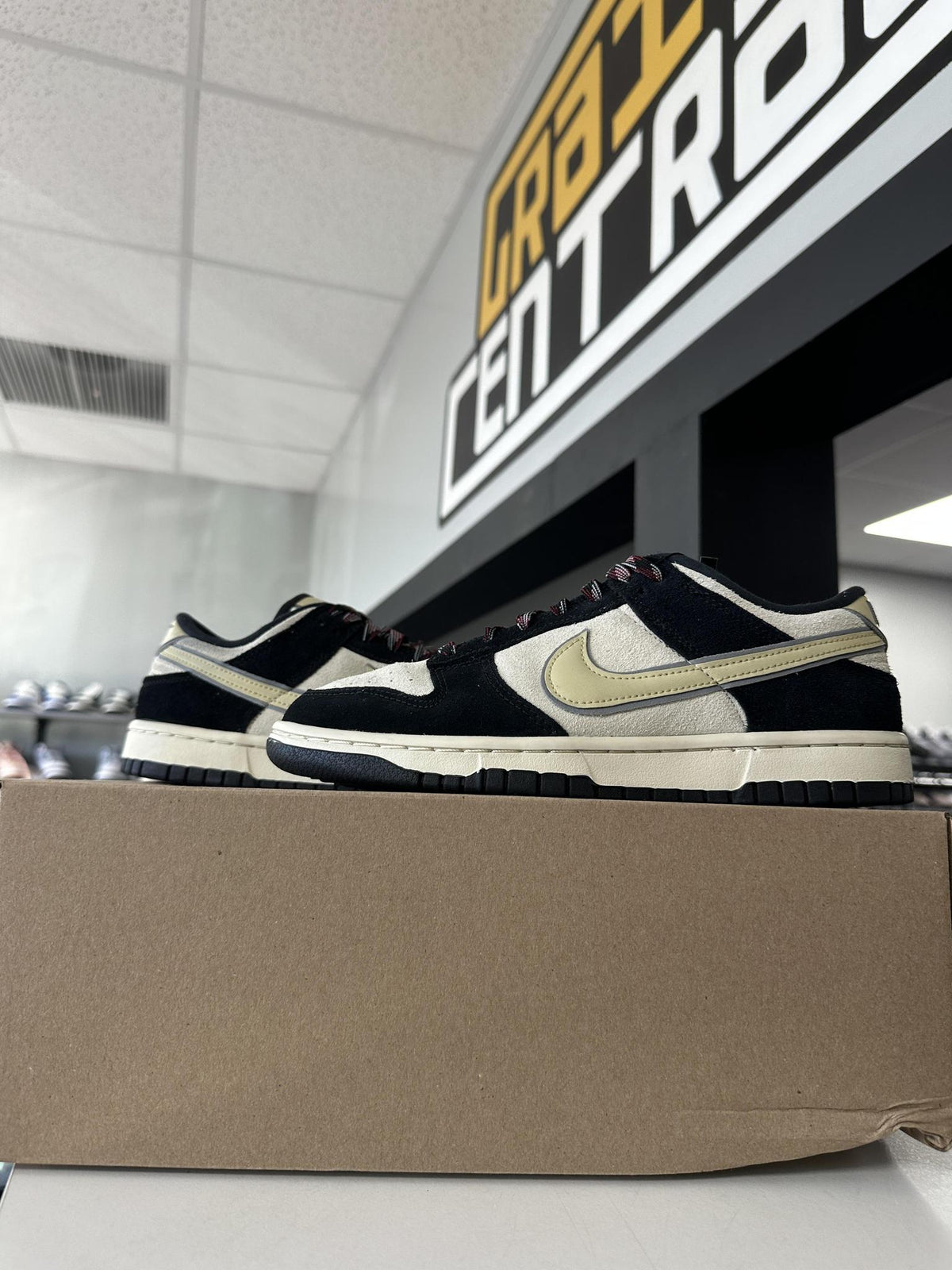 Nike Dunk Low "Black Tan" Used Size 7Y/8.5W